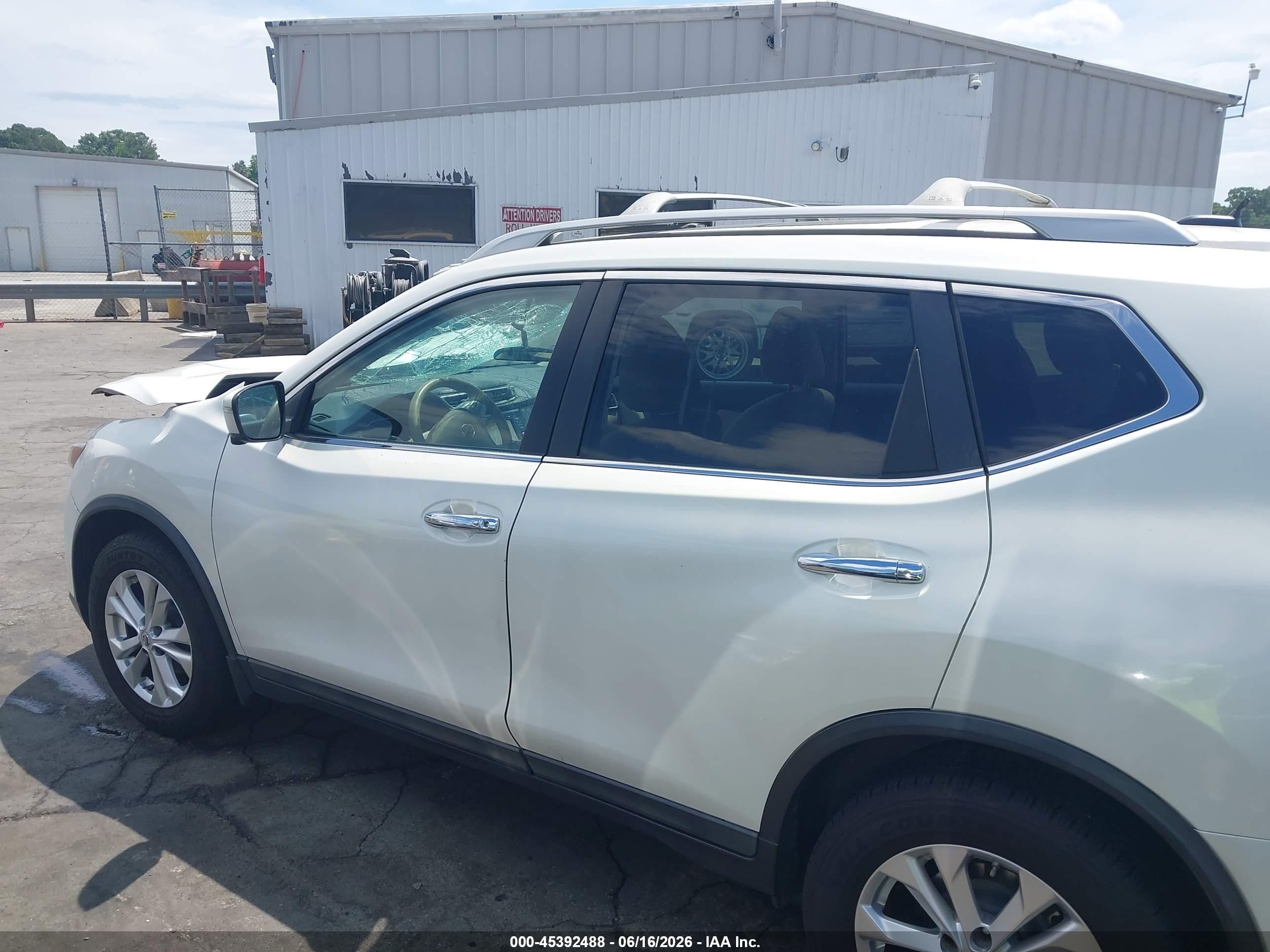 2015 Nissan Rogue Sv White vin: 5N1AT2MV2FC812559