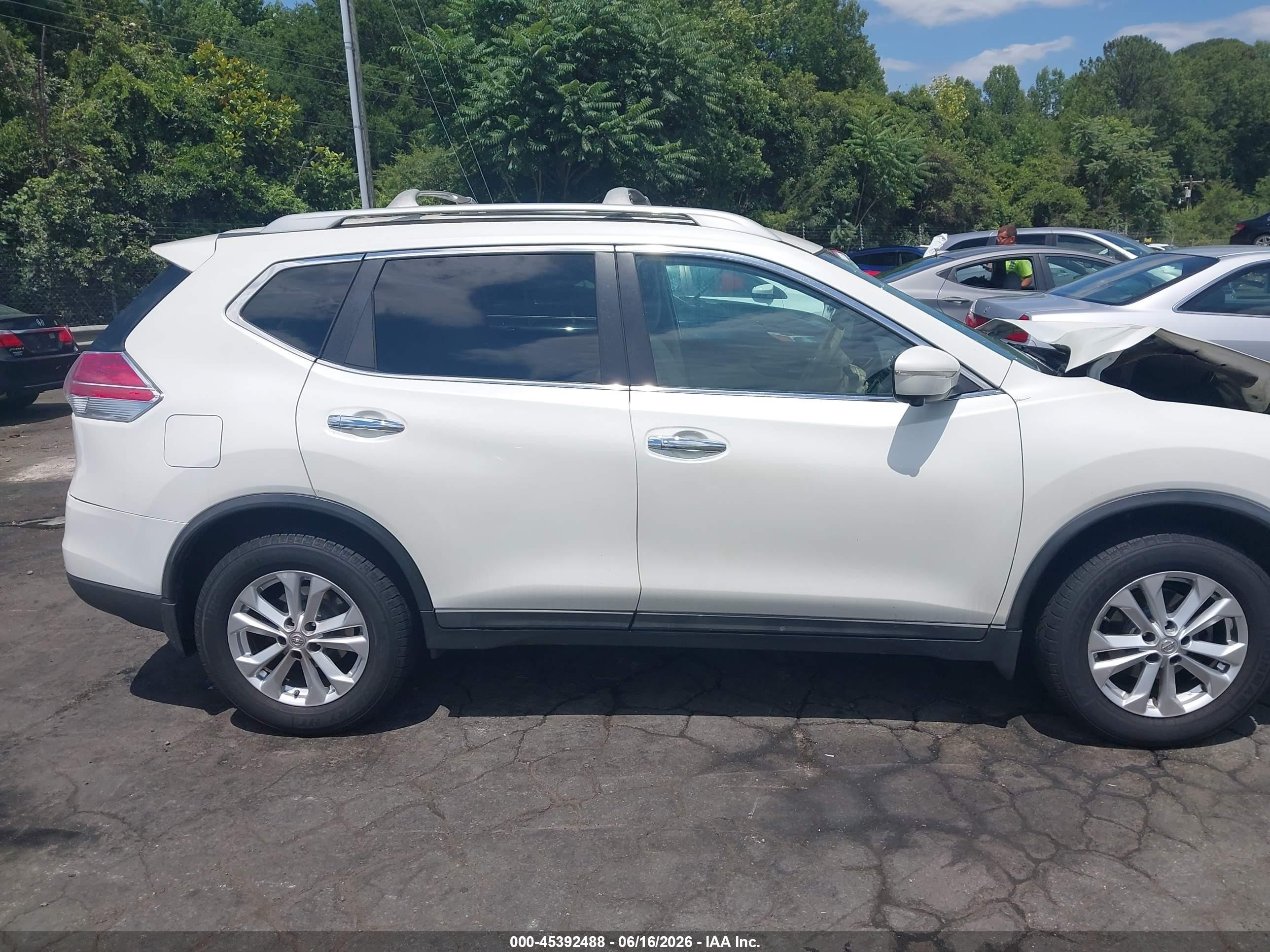 2015 Nissan Rogue Sv White vin: 5N1AT2MV2FC812559