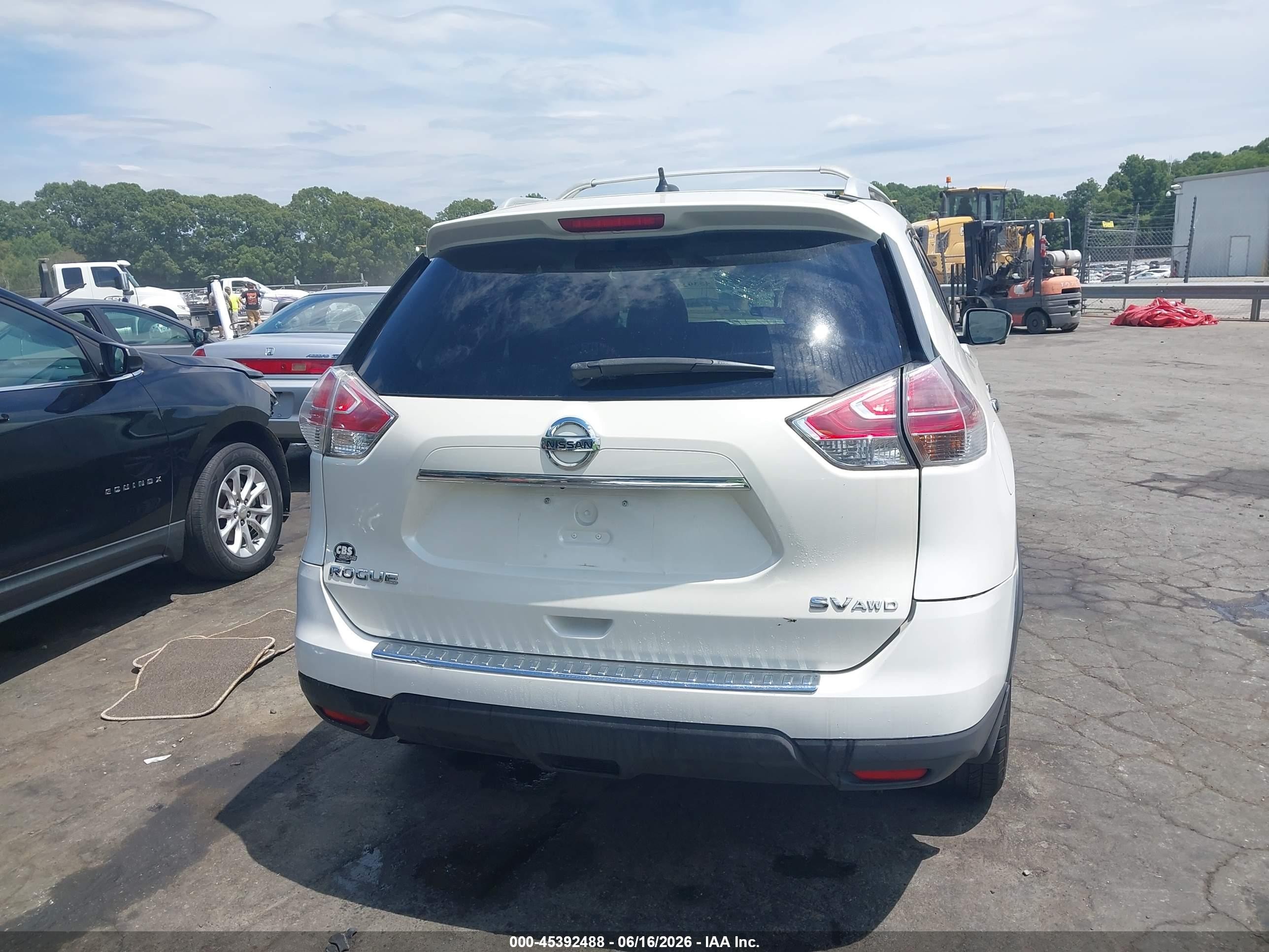 2015 Nissan Rogue Sv White vin: 5N1AT2MV2FC812559