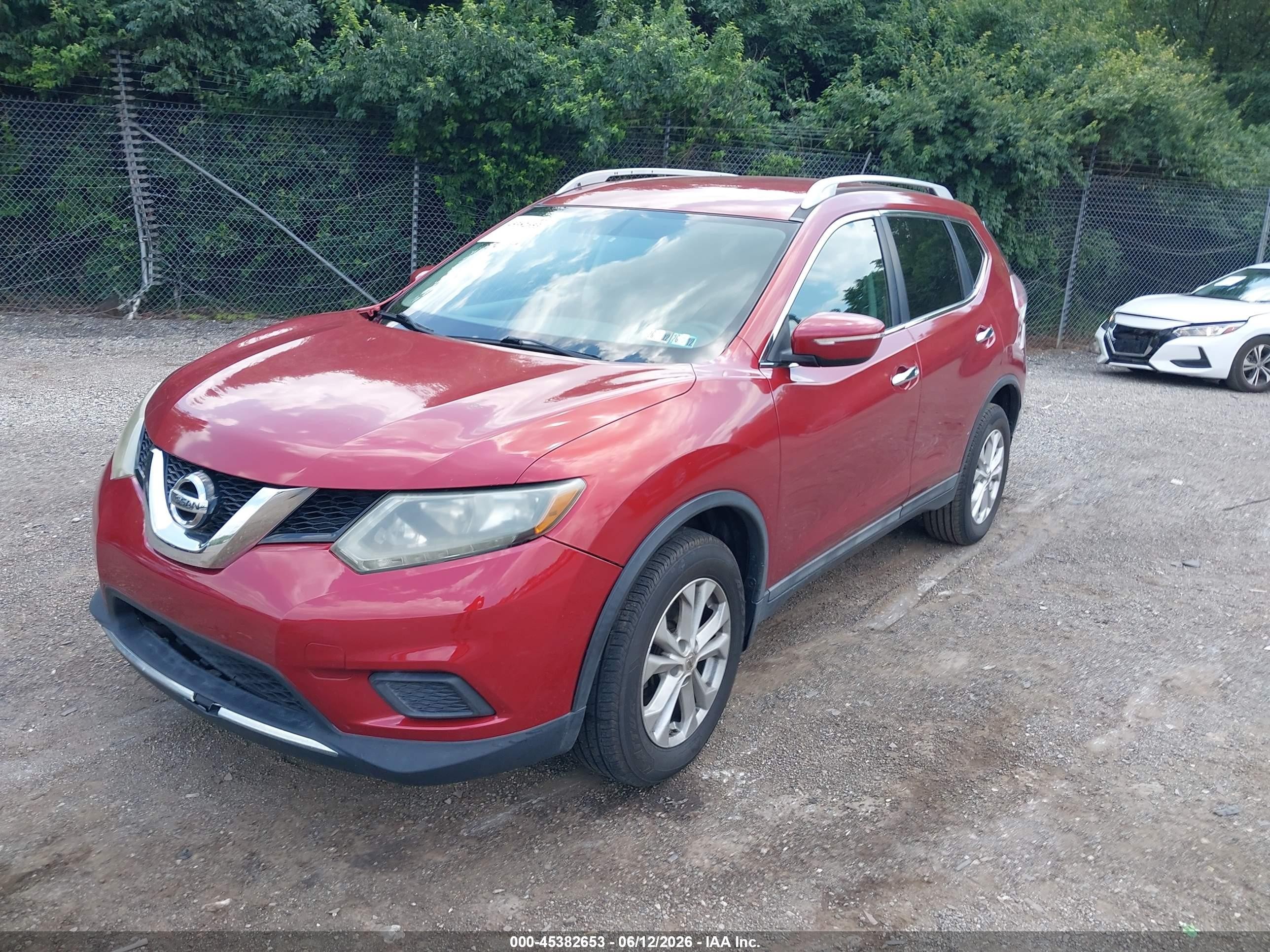 2015 Nissan Rogue Sv Красный vin: 5N1AT2MV2FC818779