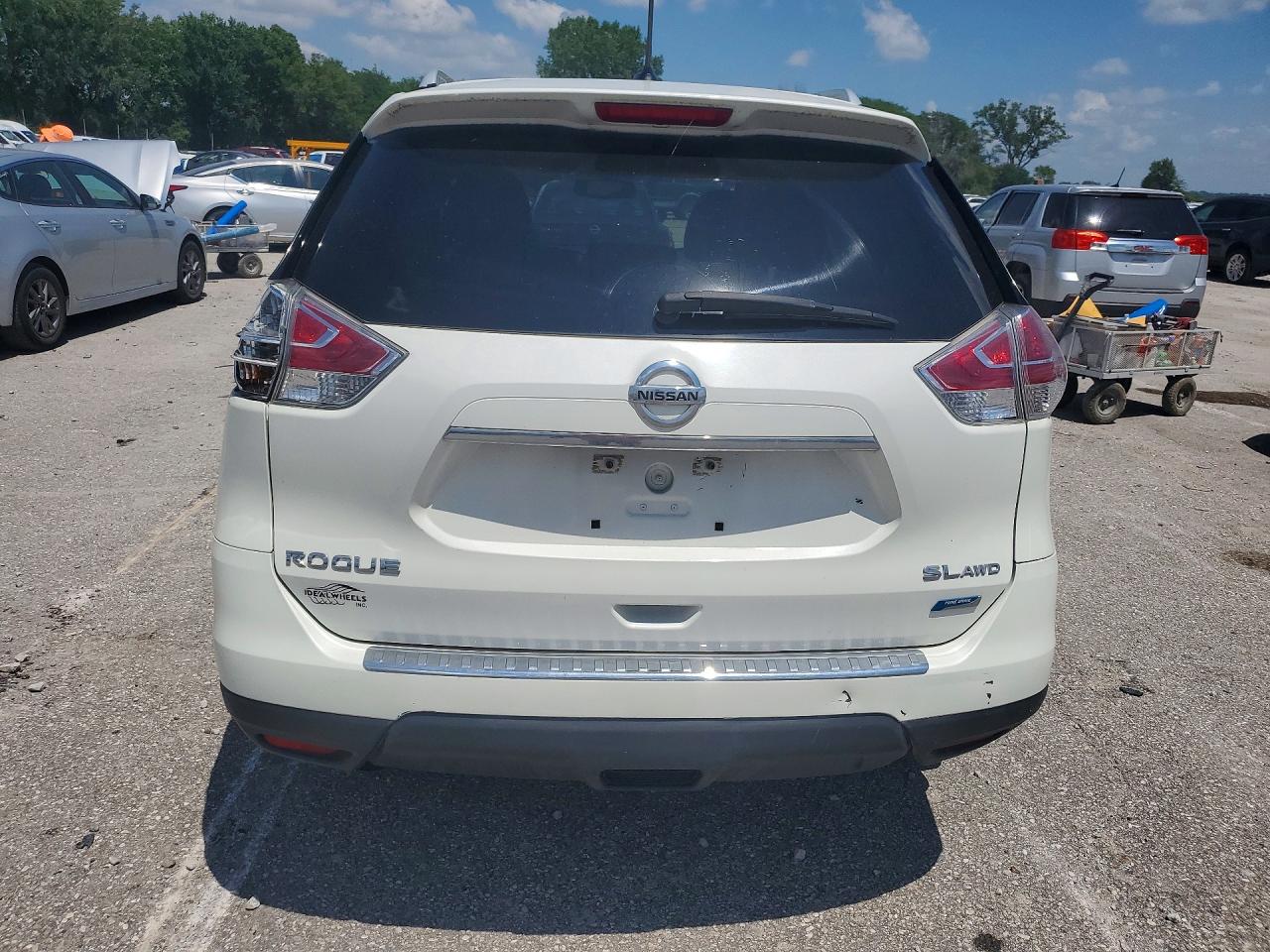 2015 Nissan Rogue S White vin: 5N1AT2MV2FC830270