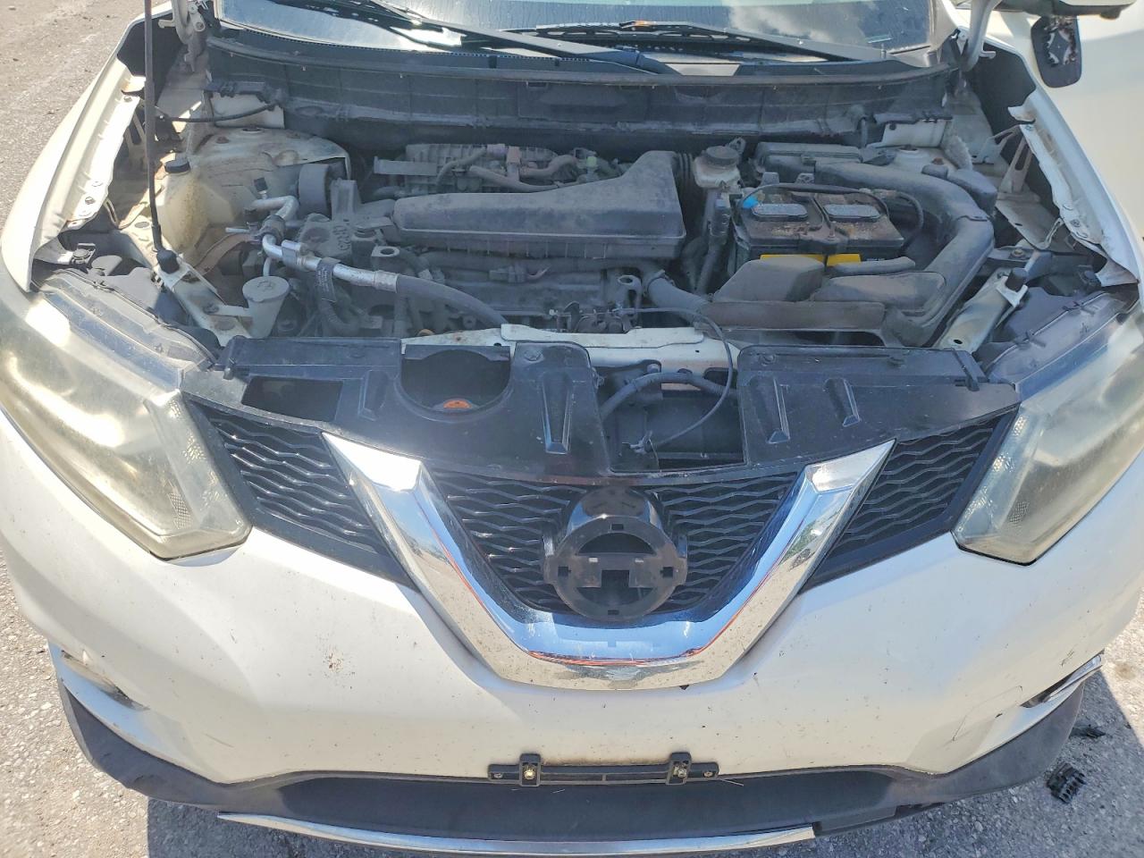2015 Nissan Rogue S White vin: 5N1AT2MV2FC830270