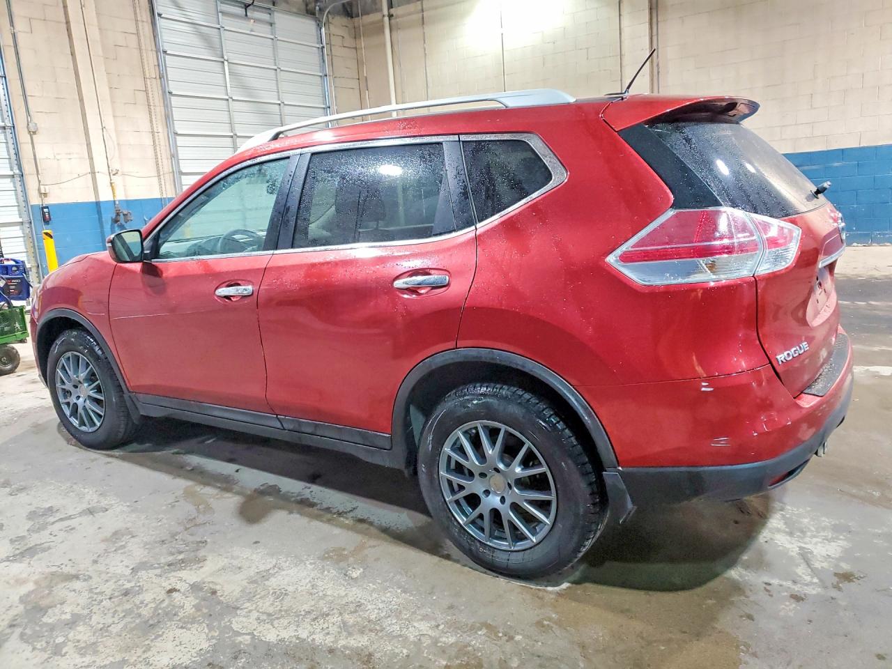 2015 Nissan Rogue S Red vin: 5N1AT2MV2FC865455