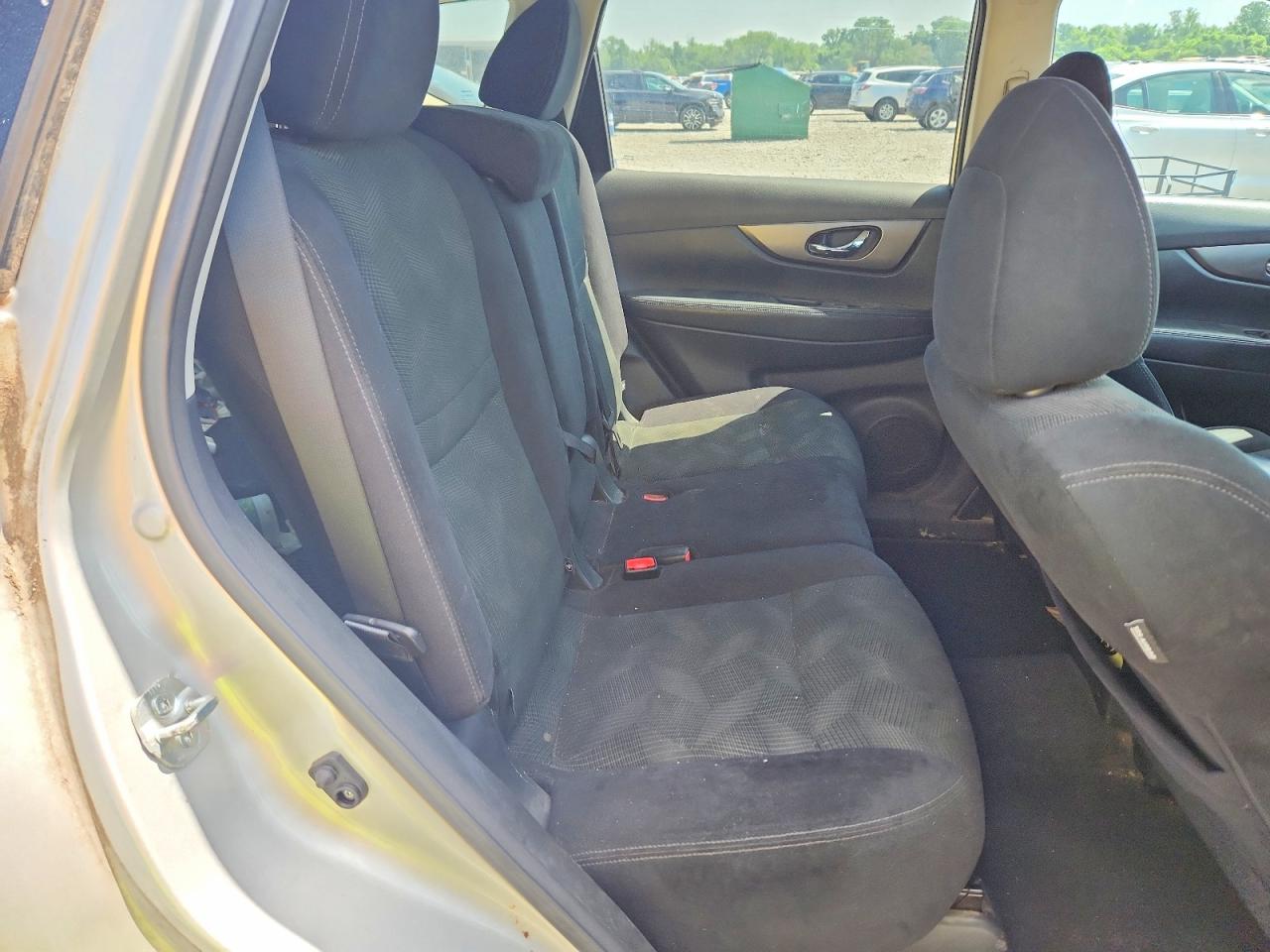 2015 Nissan Rogue Sv Silver vin: 5N1AT2MV2FC925878