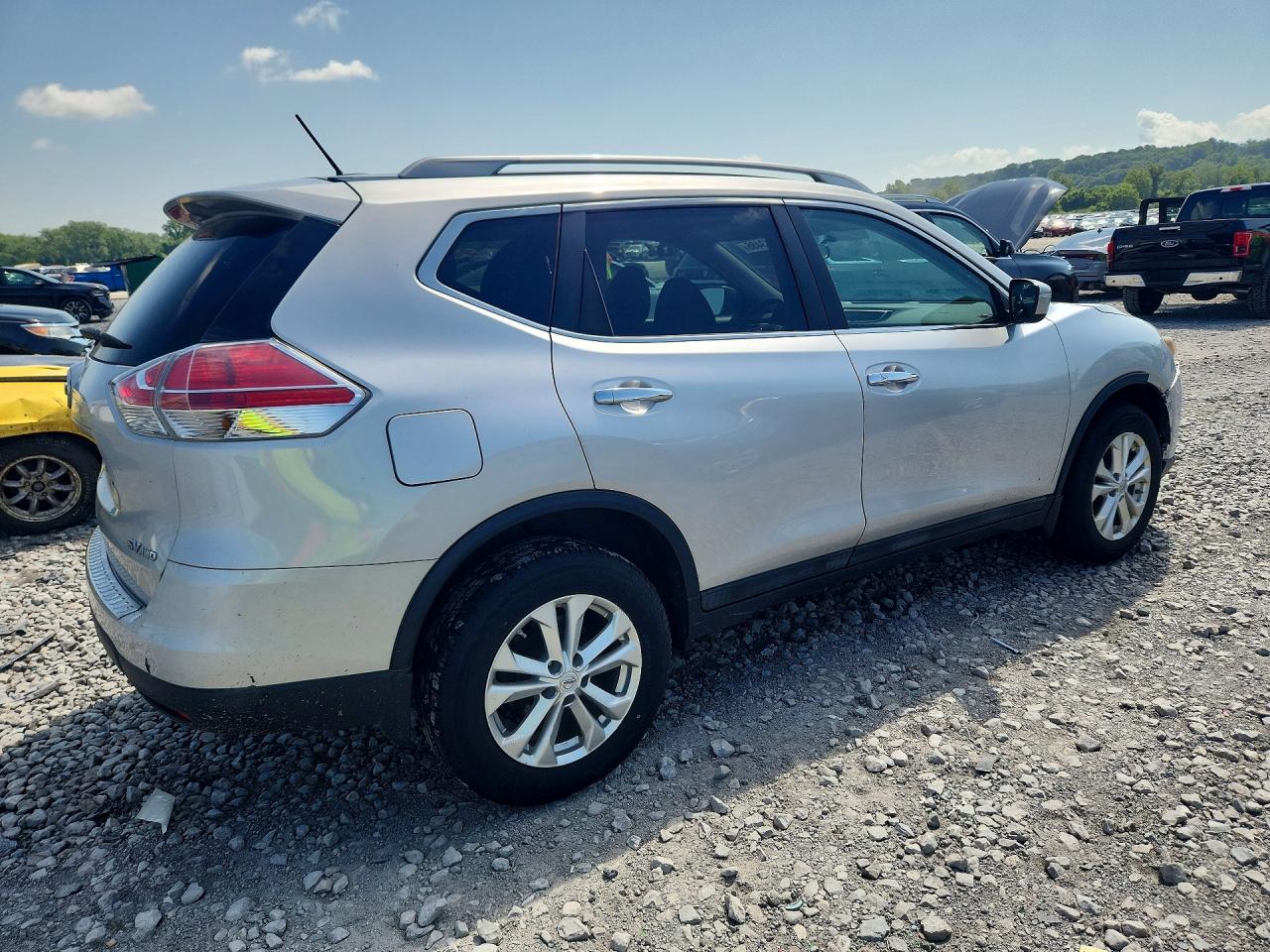 2015 Nissan Rogue Sv Silver vin: 5N1AT2MV2FC925878