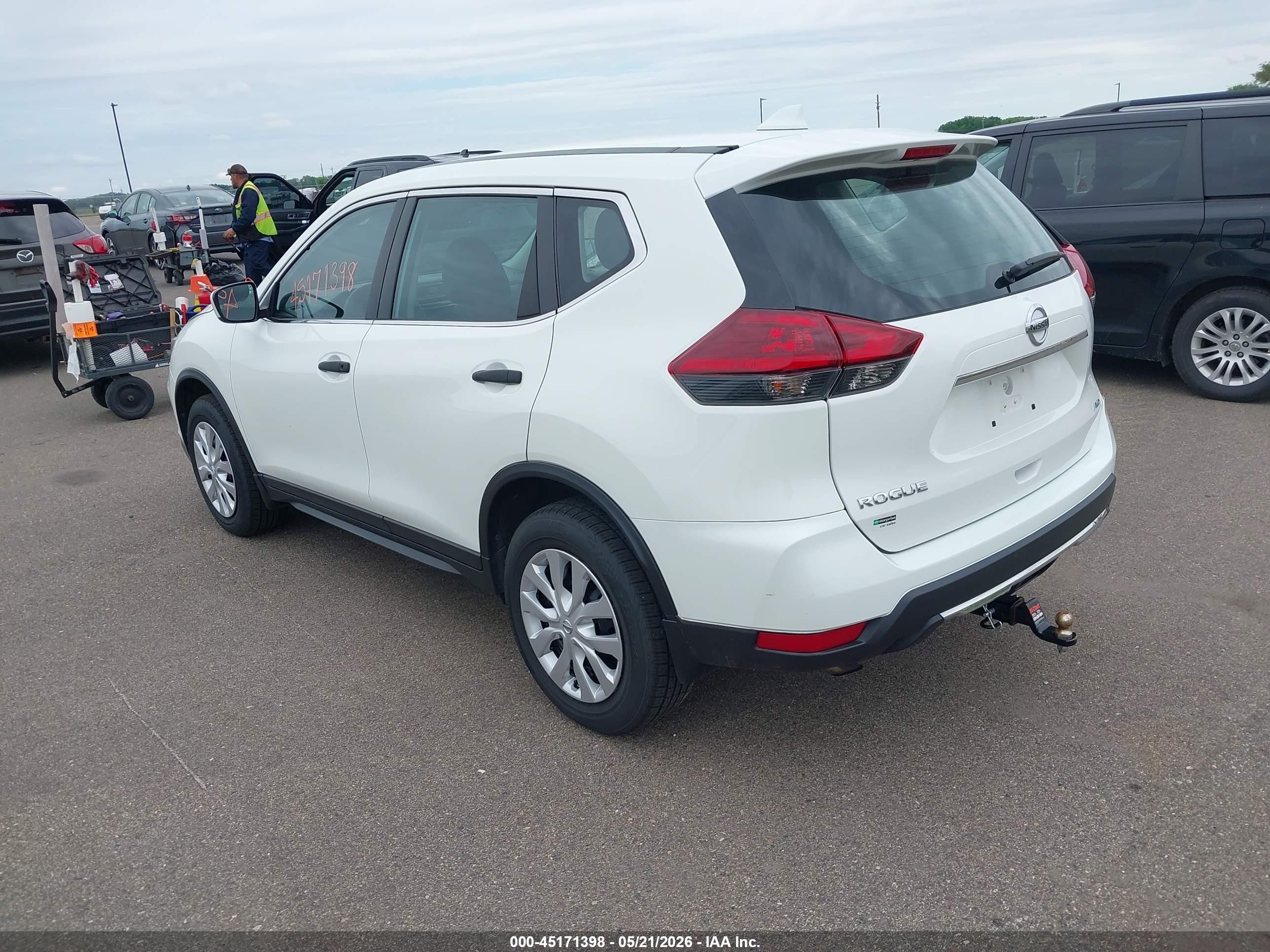 2019 Nissan Rogue S White vin: 5N1AT2MV2KC811356