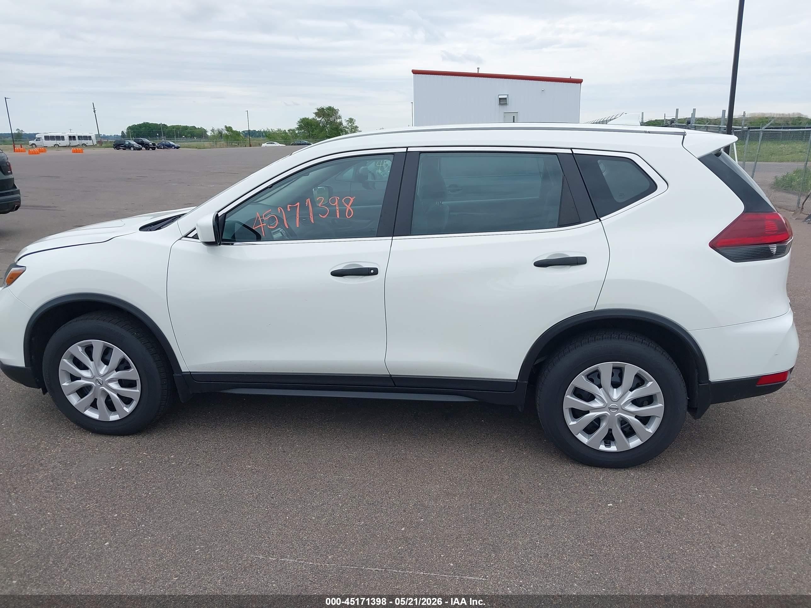 2019 Nissan Rogue S White vin: 5N1AT2MV2KC811356