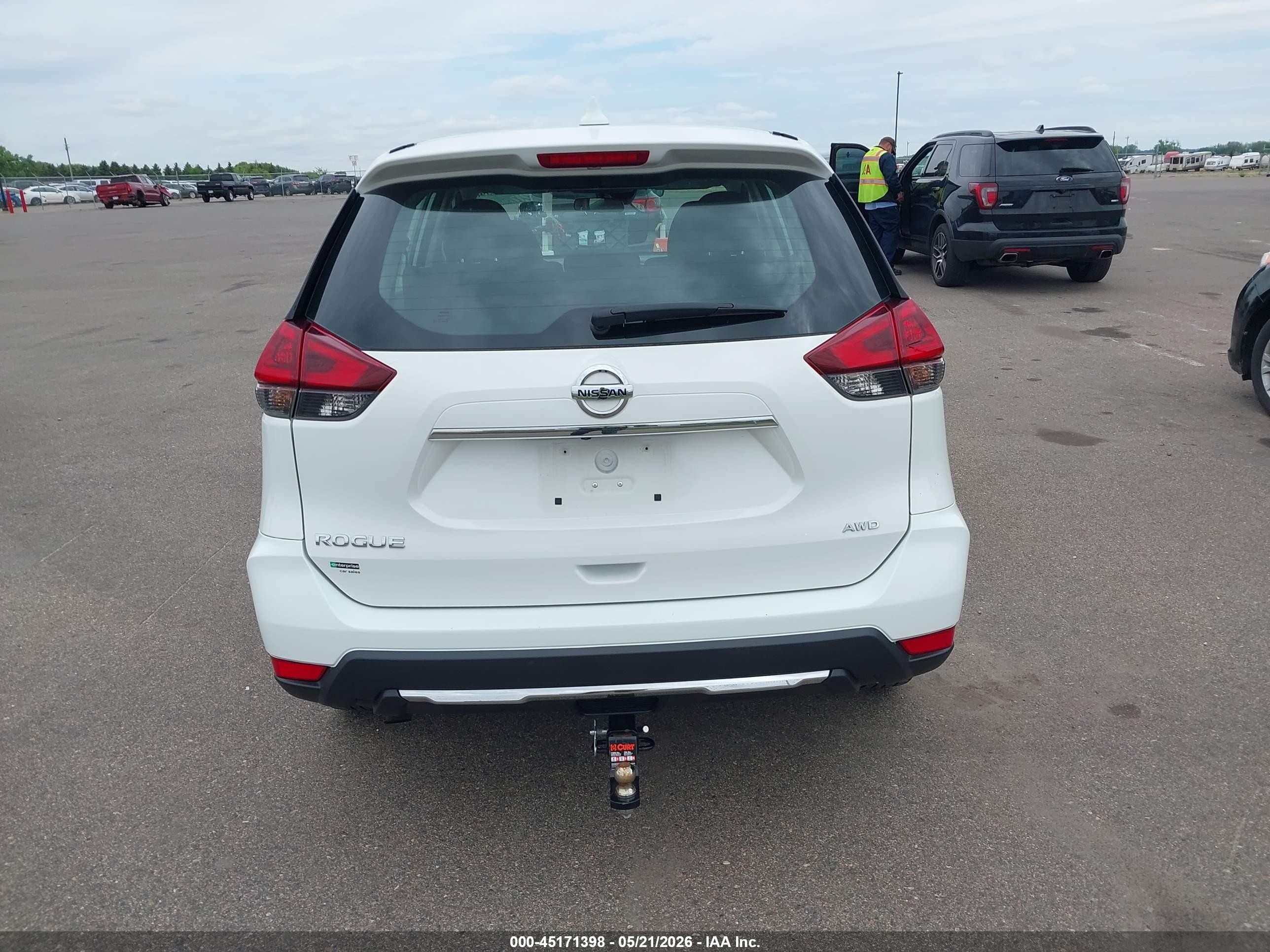2019 Nissan Rogue S White vin: 5N1AT2MV2KC811356