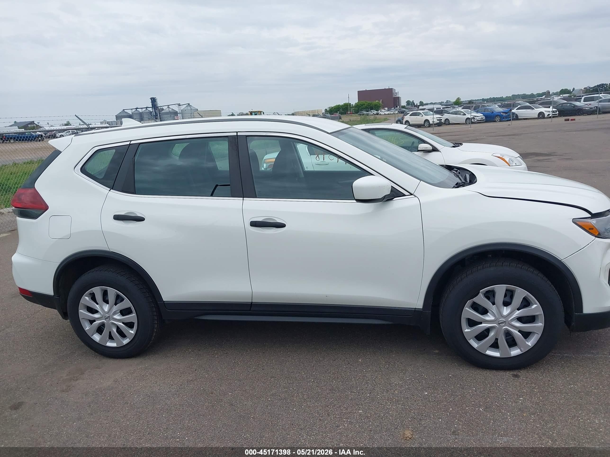 2019 Nissan Rogue S White vin: 5N1AT2MV2KC811356