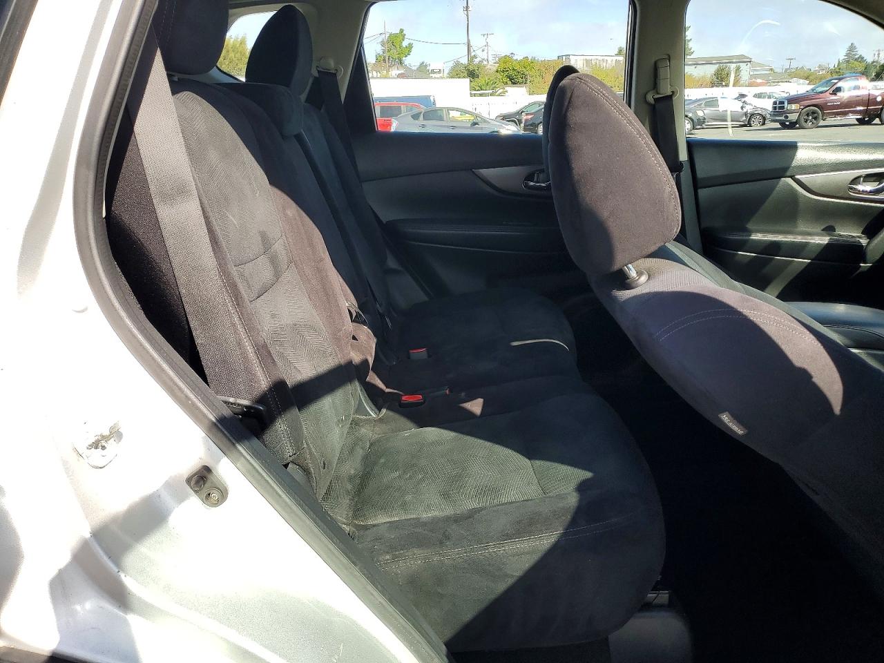 2014 Nissan Rogue S Silver vin: 5N1AT2MV3EC751186