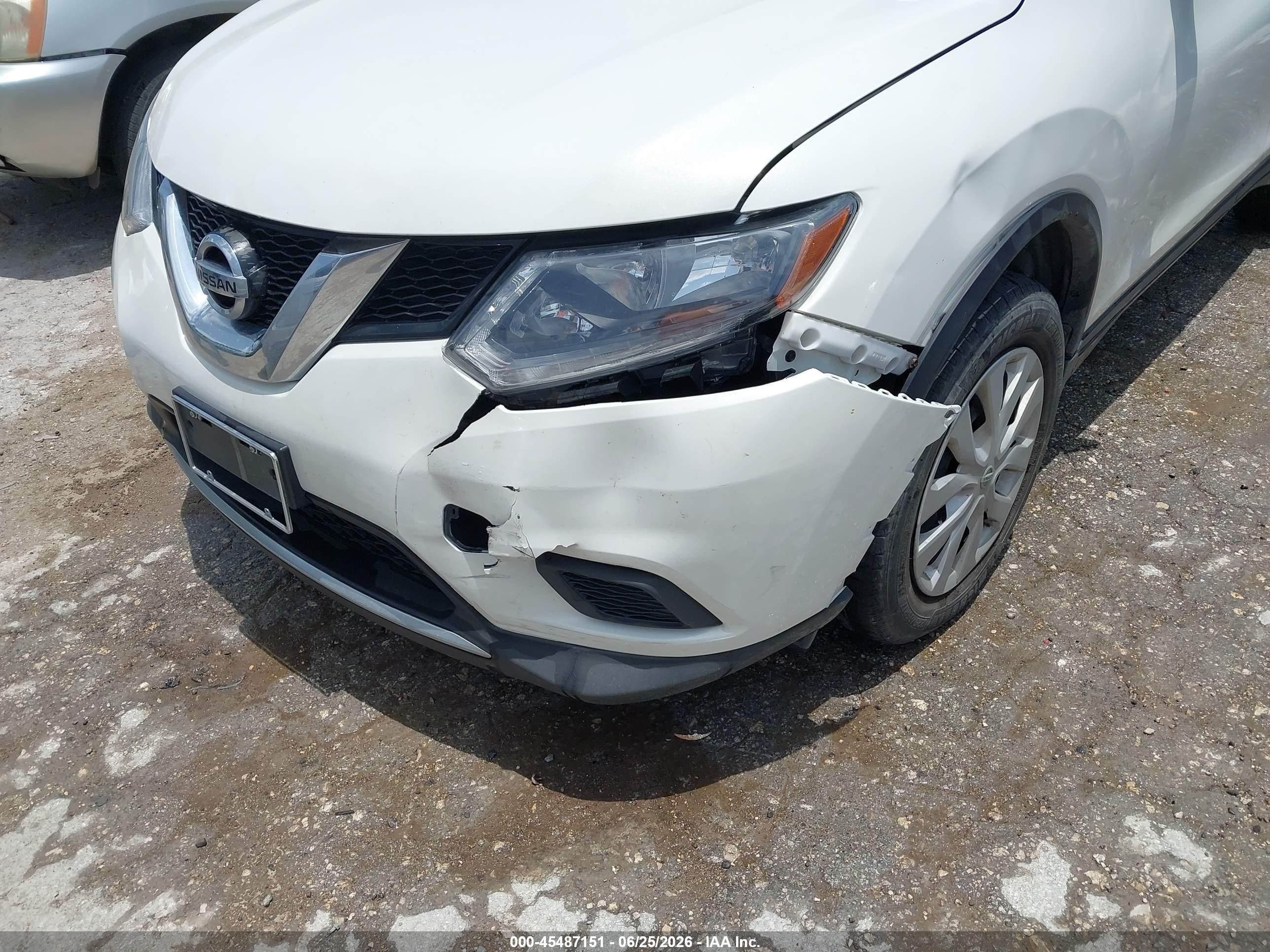 2014 Nissan Rogue S White vin: 5N1AT2MV3EC755741