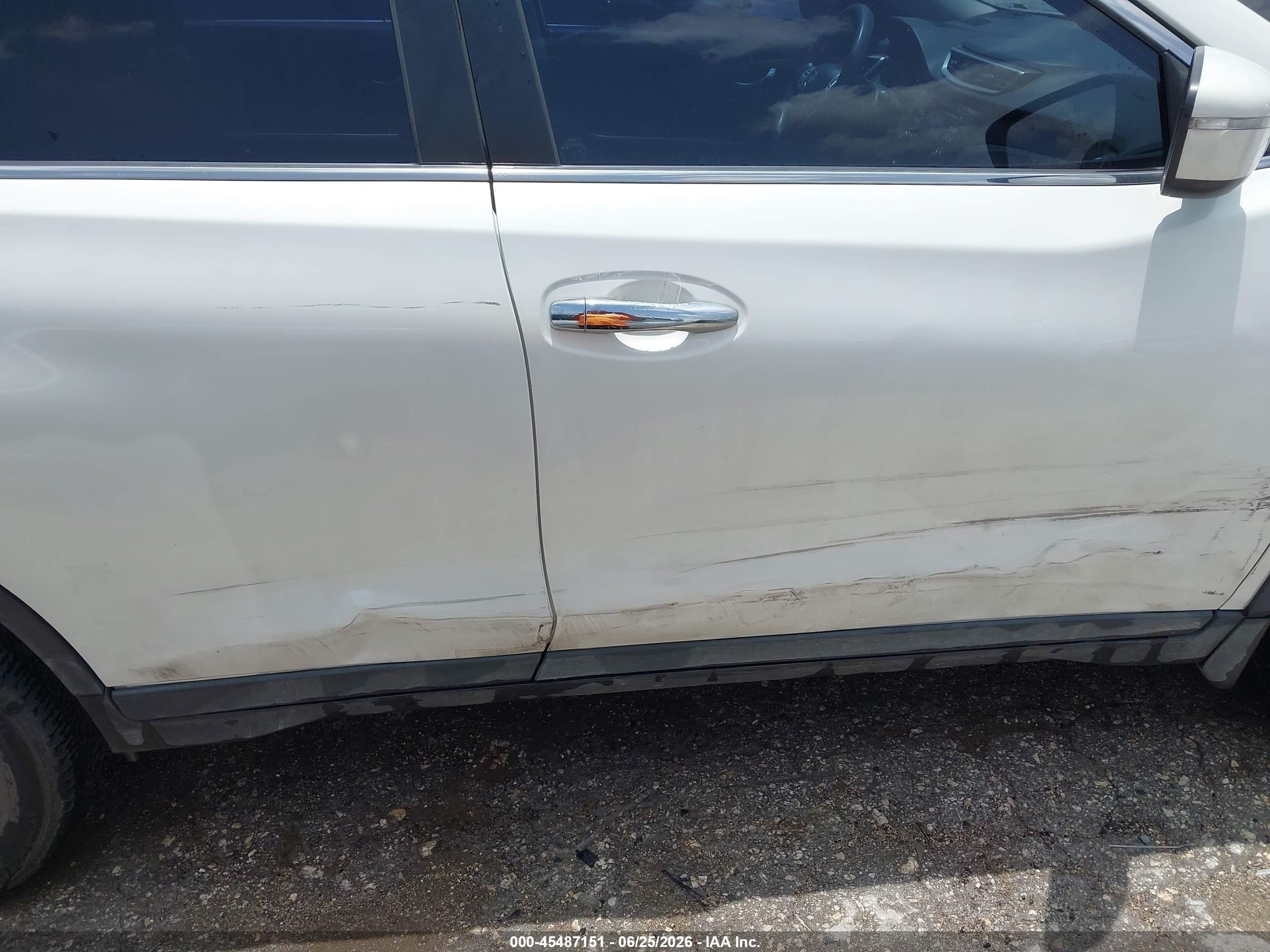 2014 Nissan Rogue S White vin: 5N1AT2MV3EC755741
