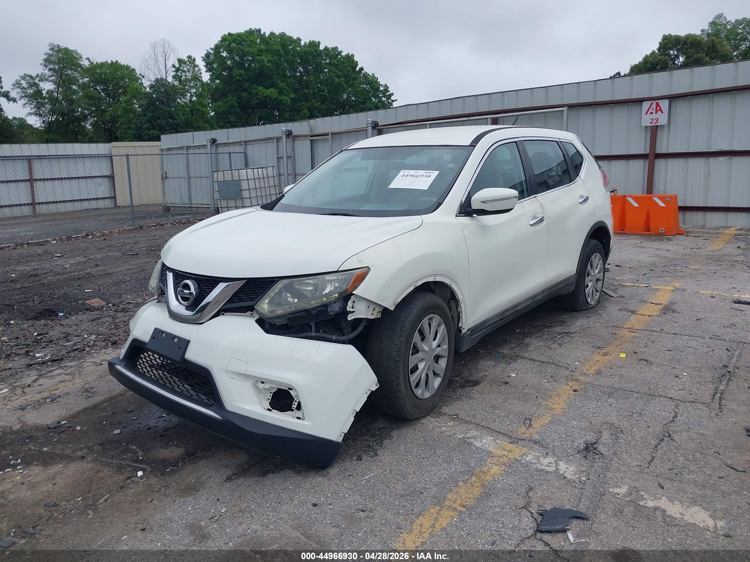 2015 Nissan Rogue S White vin: 5N1AT2MV3FC818368