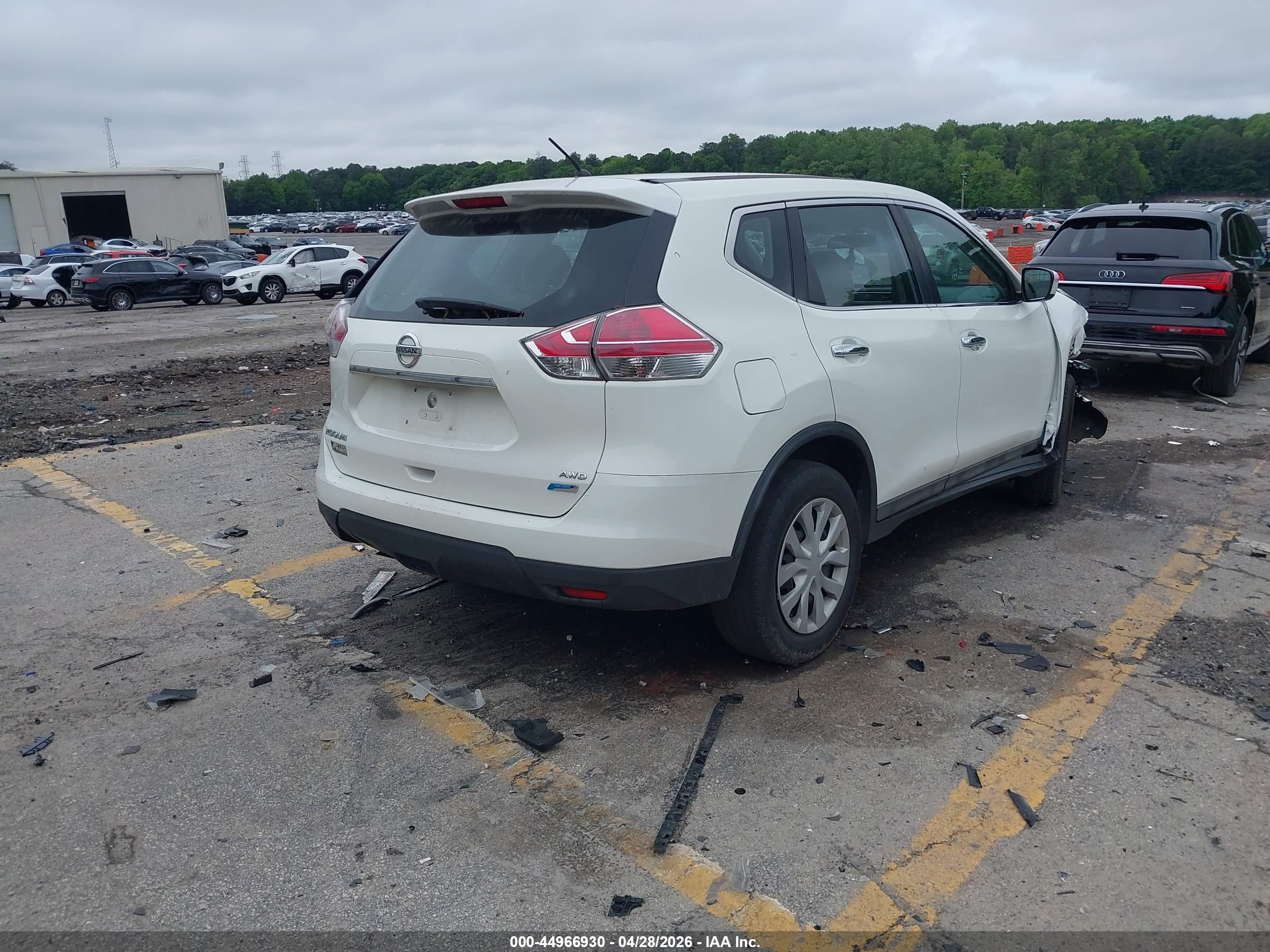 2015 Nissan Rogue S White vin: 5N1AT2MV3FC818368