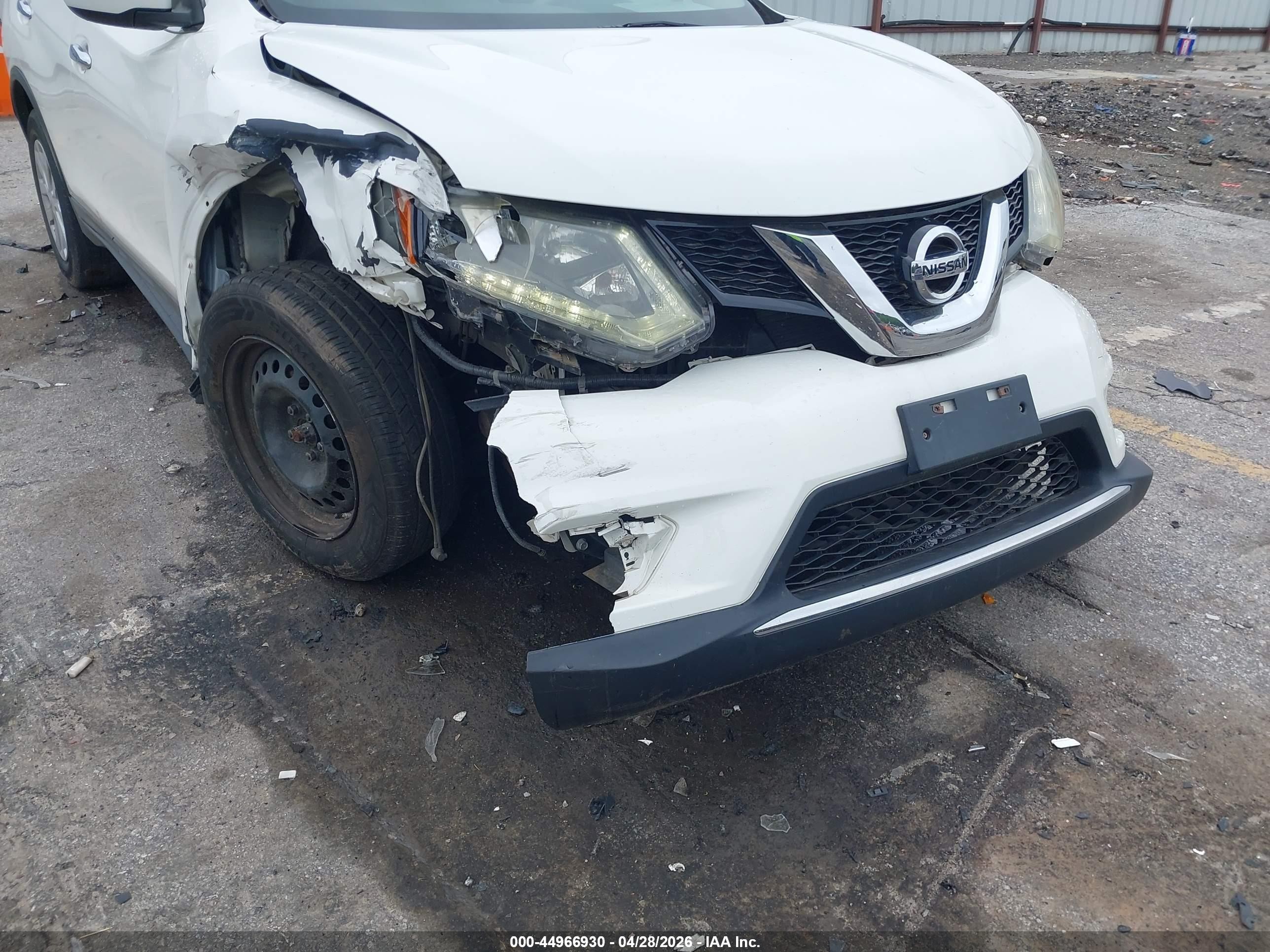2015 Nissan Rogue S White vin: 5N1AT2MV3FC818368