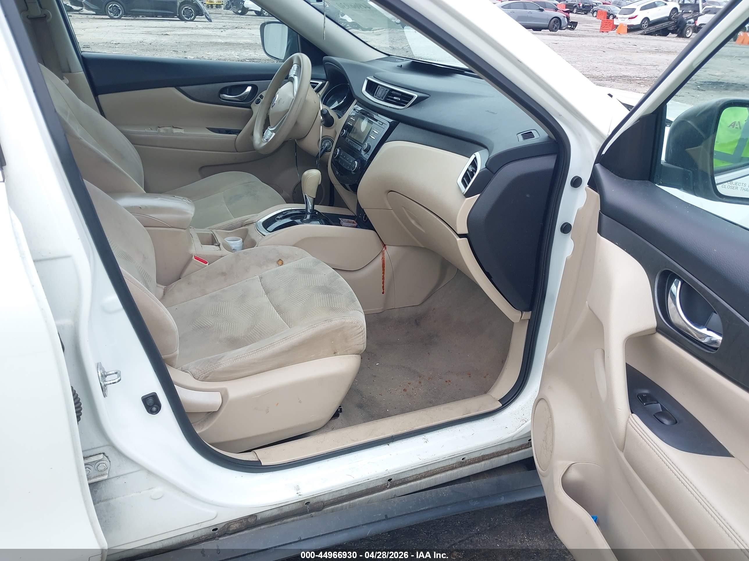 2015 Nissan Rogue S White vin: 5N1AT2MV3FC818368