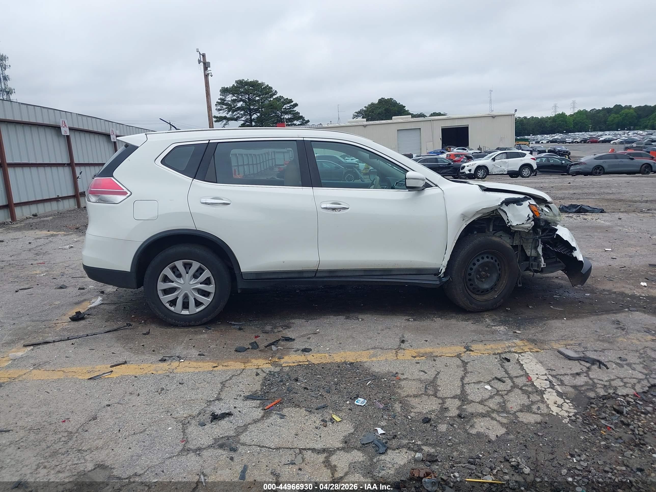 2015 Nissan Rogue S White vin: 5N1AT2MV3FC818368