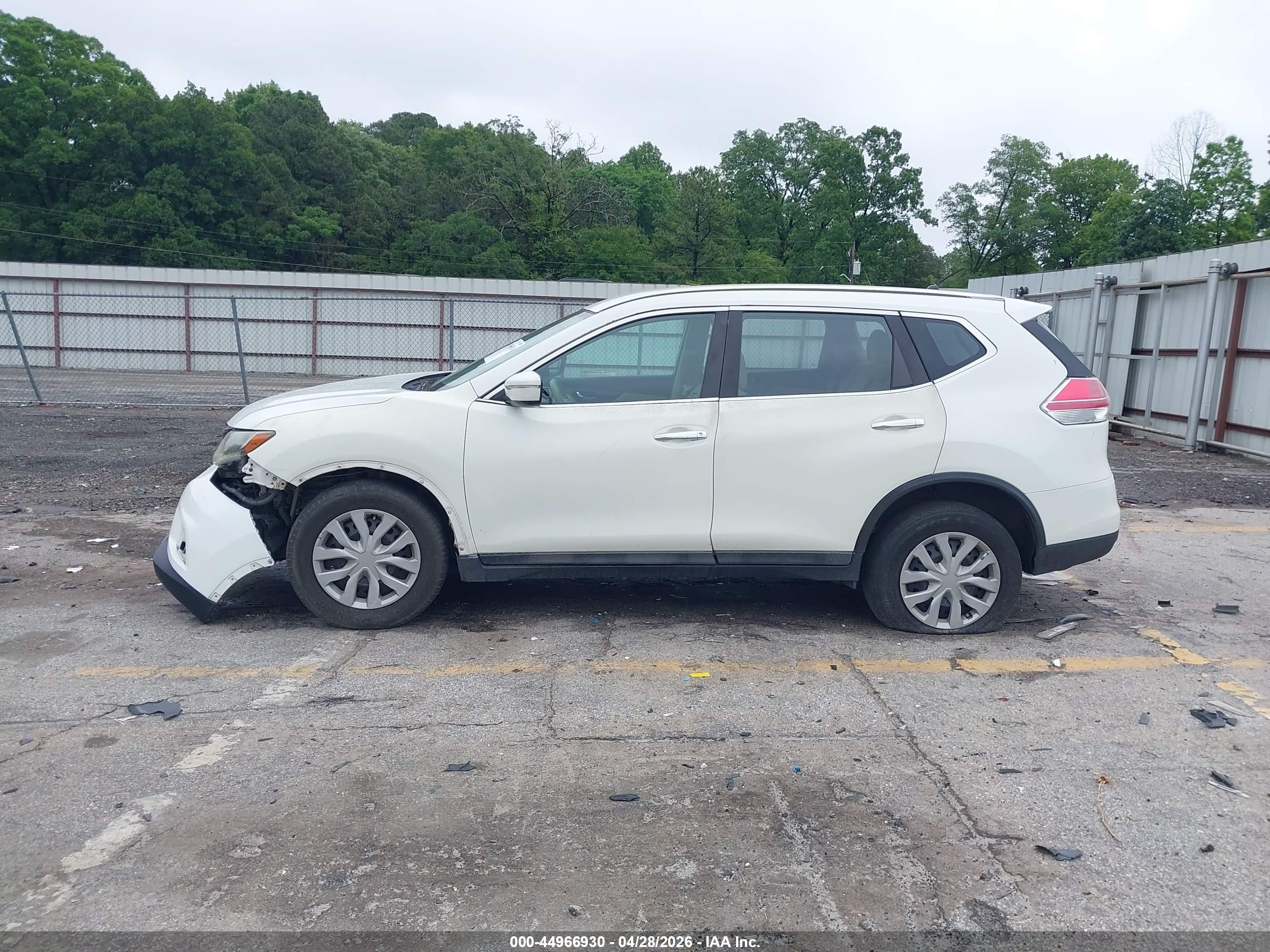 2015 Nissan Rogue S White vin: 5N1AT2MV3FC818368