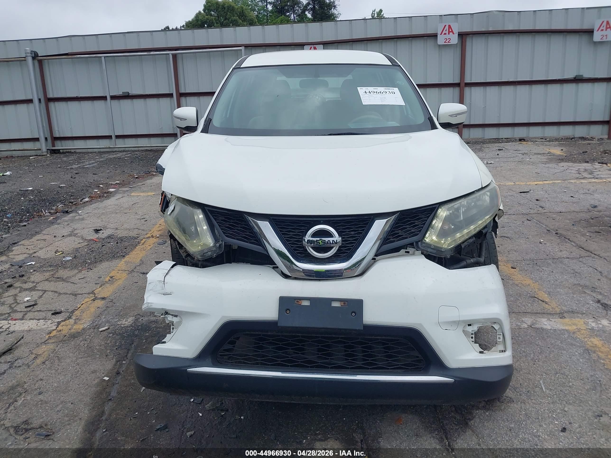 2015 Nissan Rogue S White vin: 5N1AT2MV3FC818368