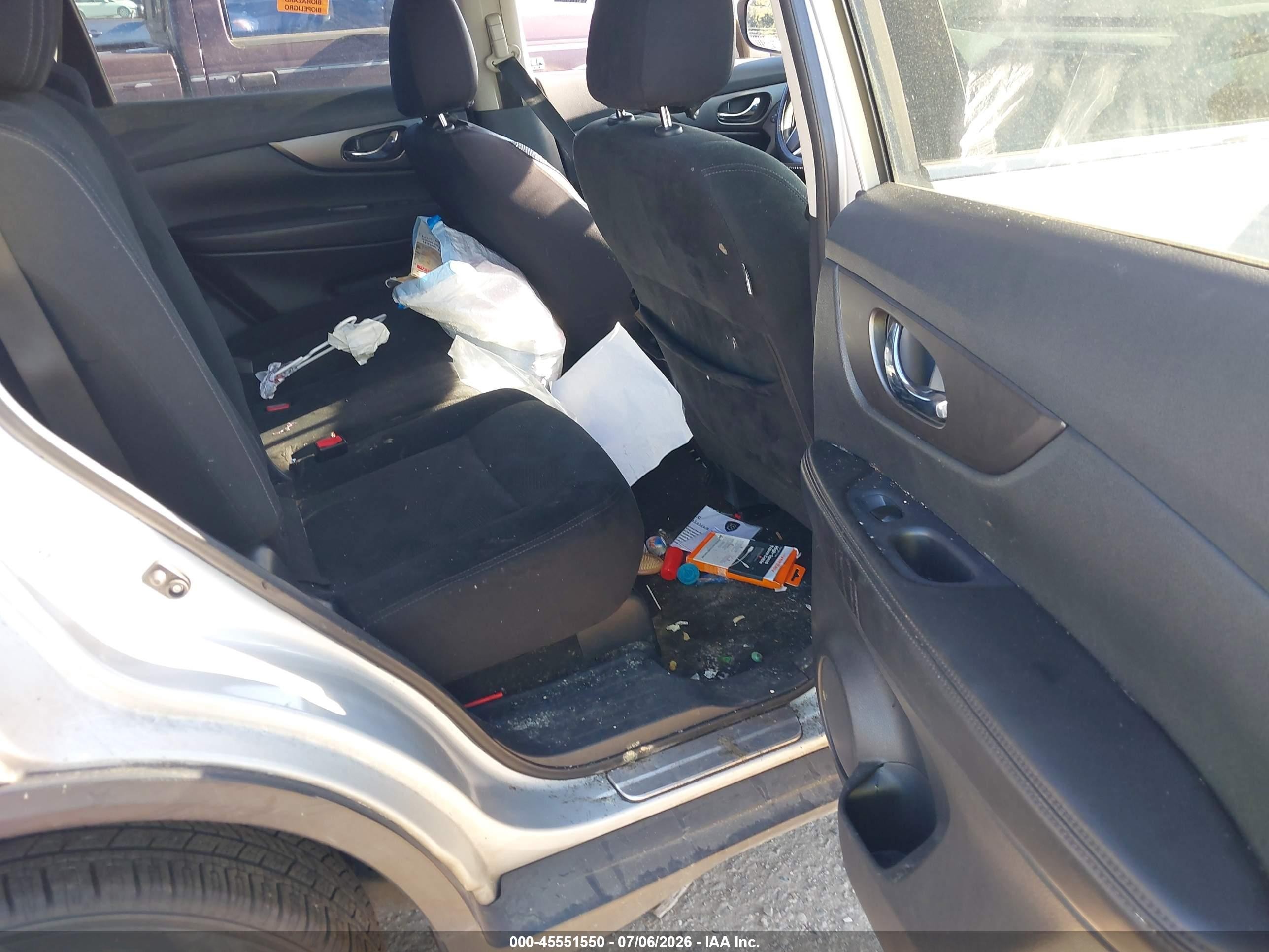 2015 Nissan Rogue Sv Серебряный vin: 5N1AT2MV3FC836238