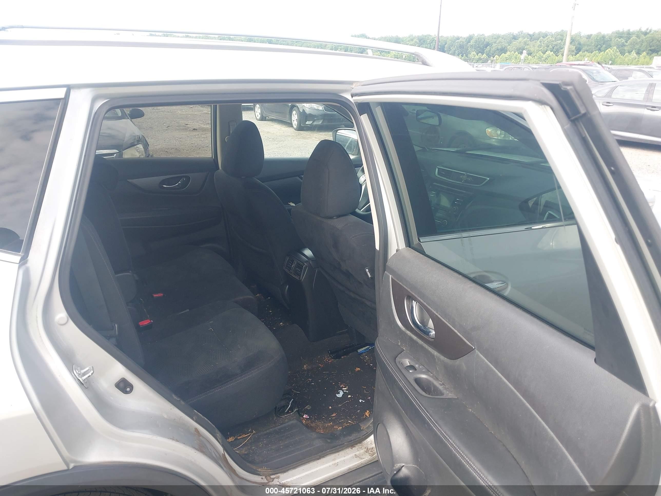 2015 Nissan Rogue Sv Silver vin: 5N1AT2MV3FC852858