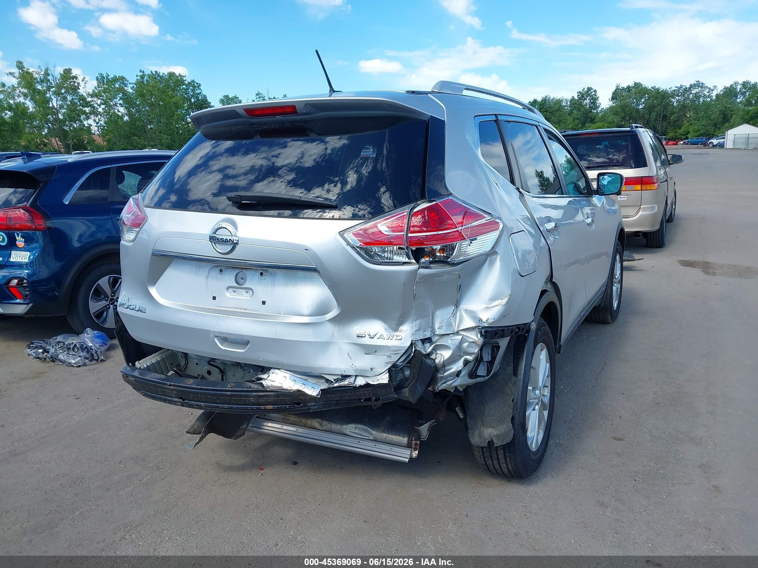 2015 Nissan Rogue Sv White vin: 5N1AT2MV3FC875668
