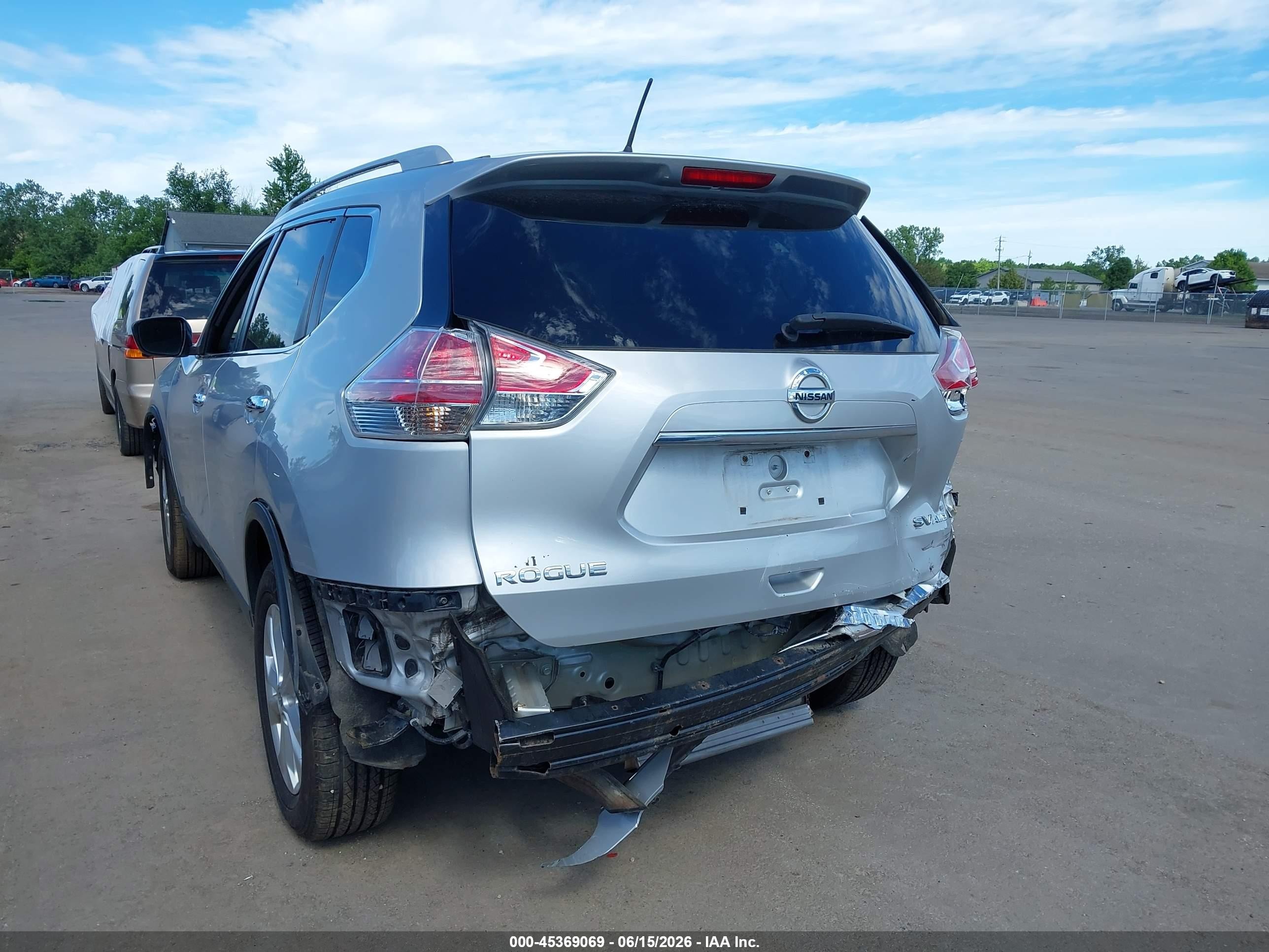 2015 Nissan Rogue Sv White vin: 5N1AT2MV3FC875668