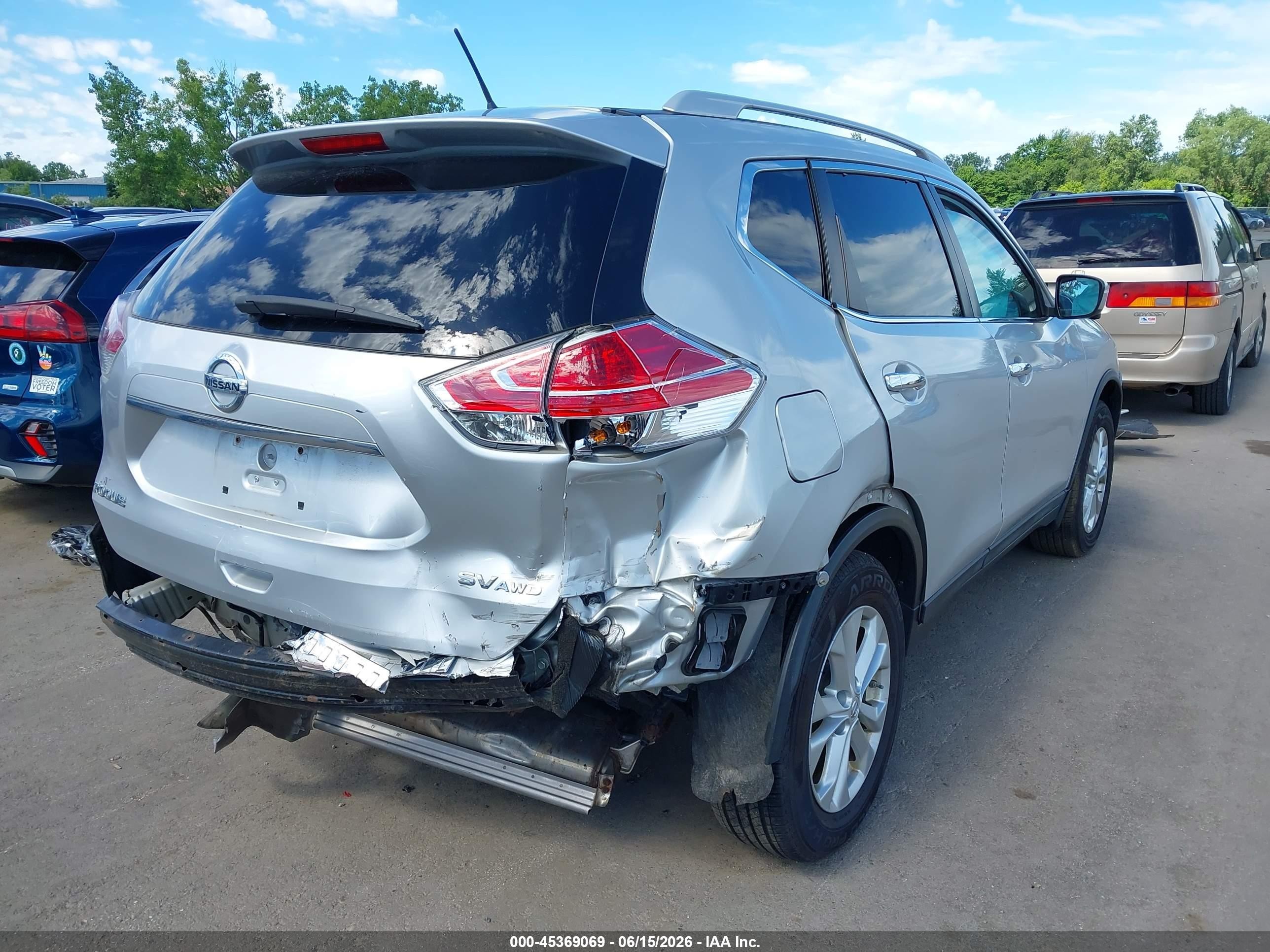 2015 Nissan Rogue Sv White vin: 5N1AT2MV3FC875668