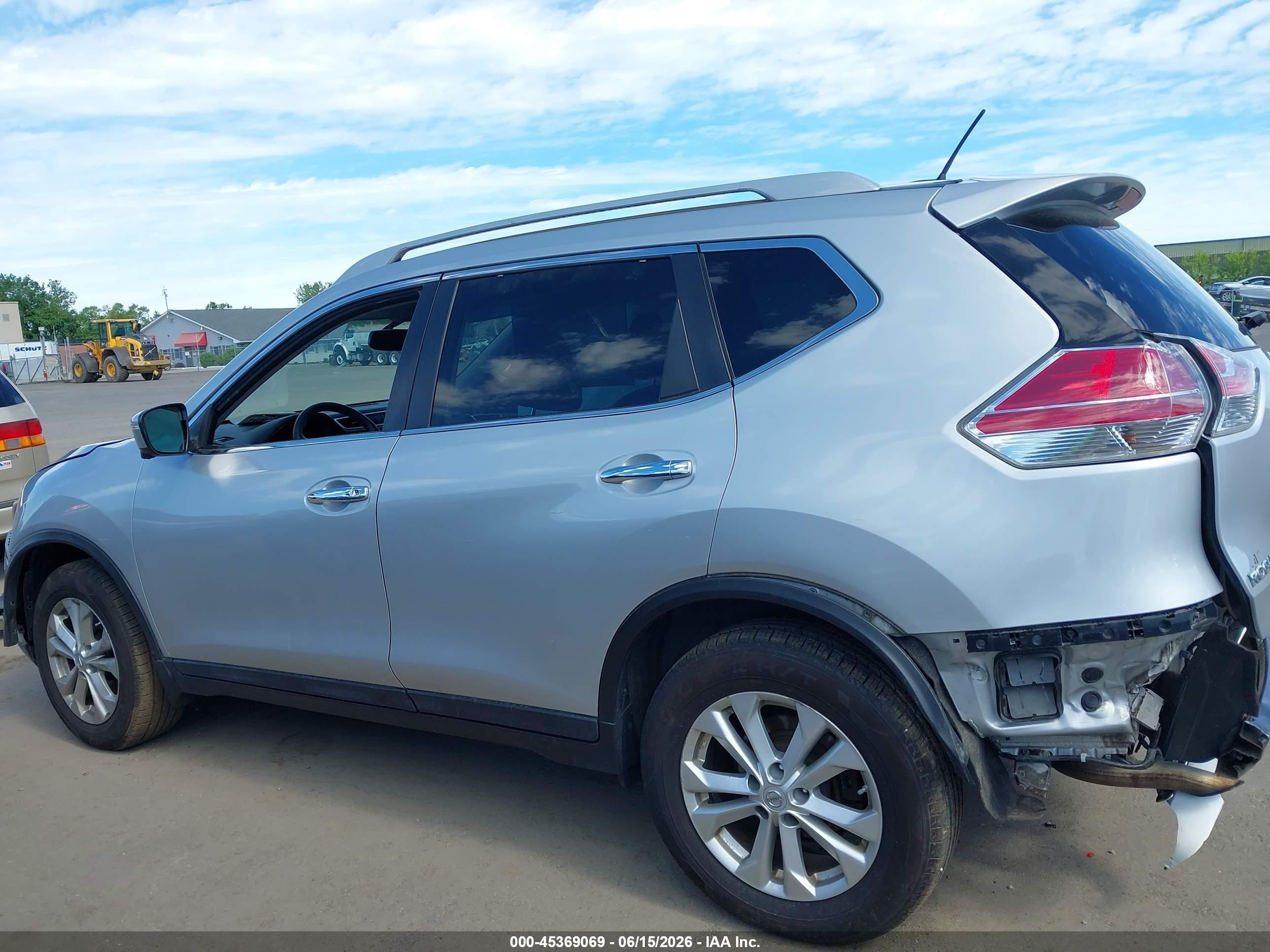 2015 Nissan Rogue Sv White vin: 5N1AT2MV3FC875668