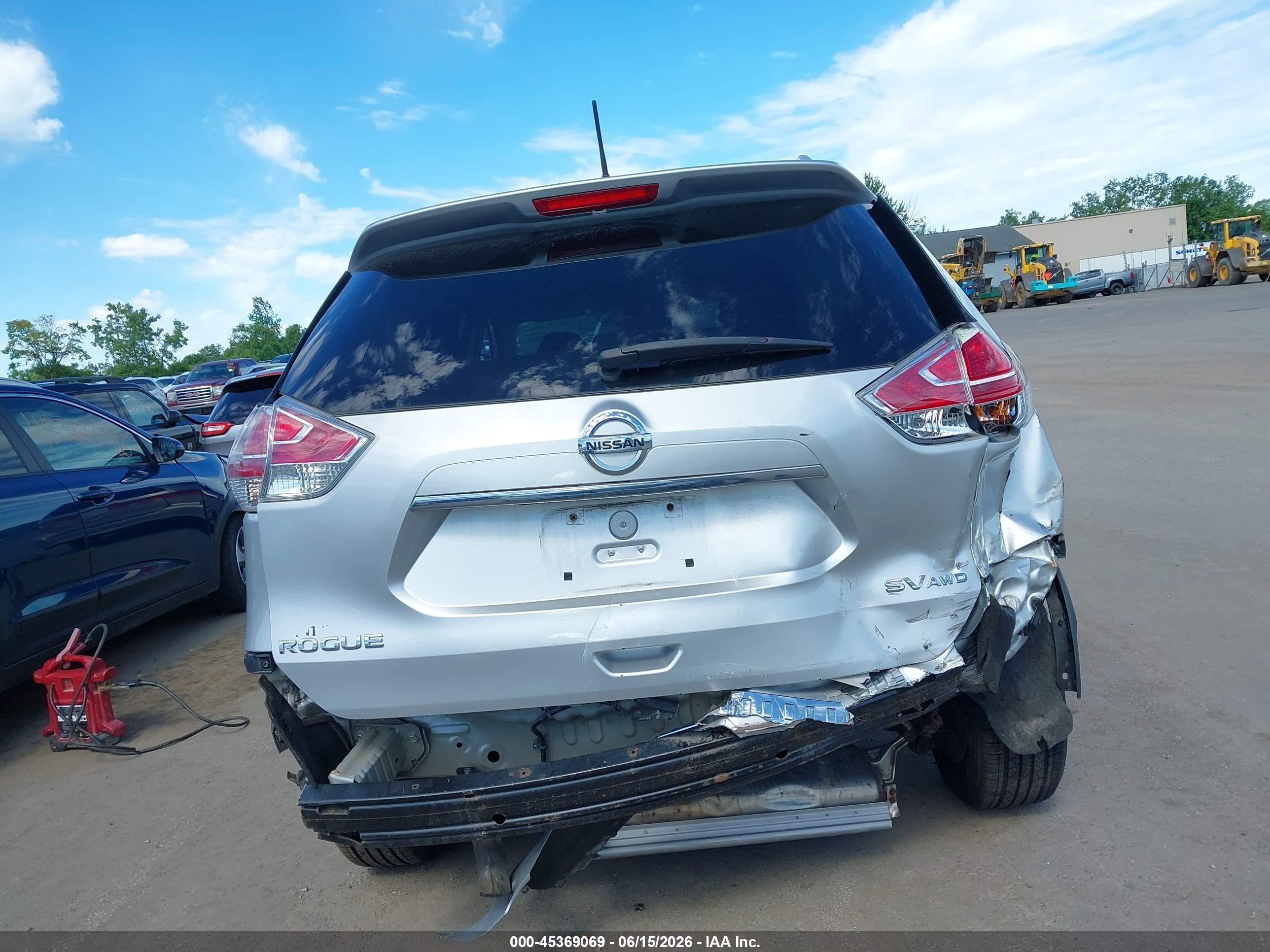 2015 Nissan Rogue Sv White vin: 5N1AT2MV3FC875668