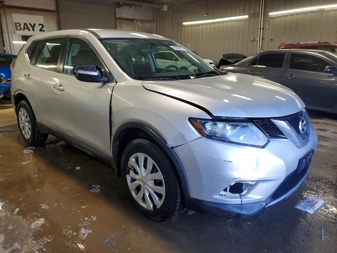 2015 Nissan Rogue S Серебряный vin: 5N1AT2MV3FC909446