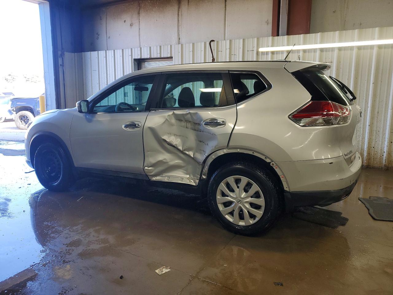 2015 Nissan Rogue S Серебряный vin: 5N1AT2MV3FC909446