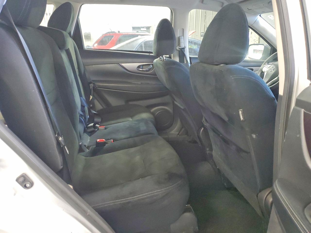 2015 Nissan Rogue S Серебряный vin: 5N1AT2MV3FC909446