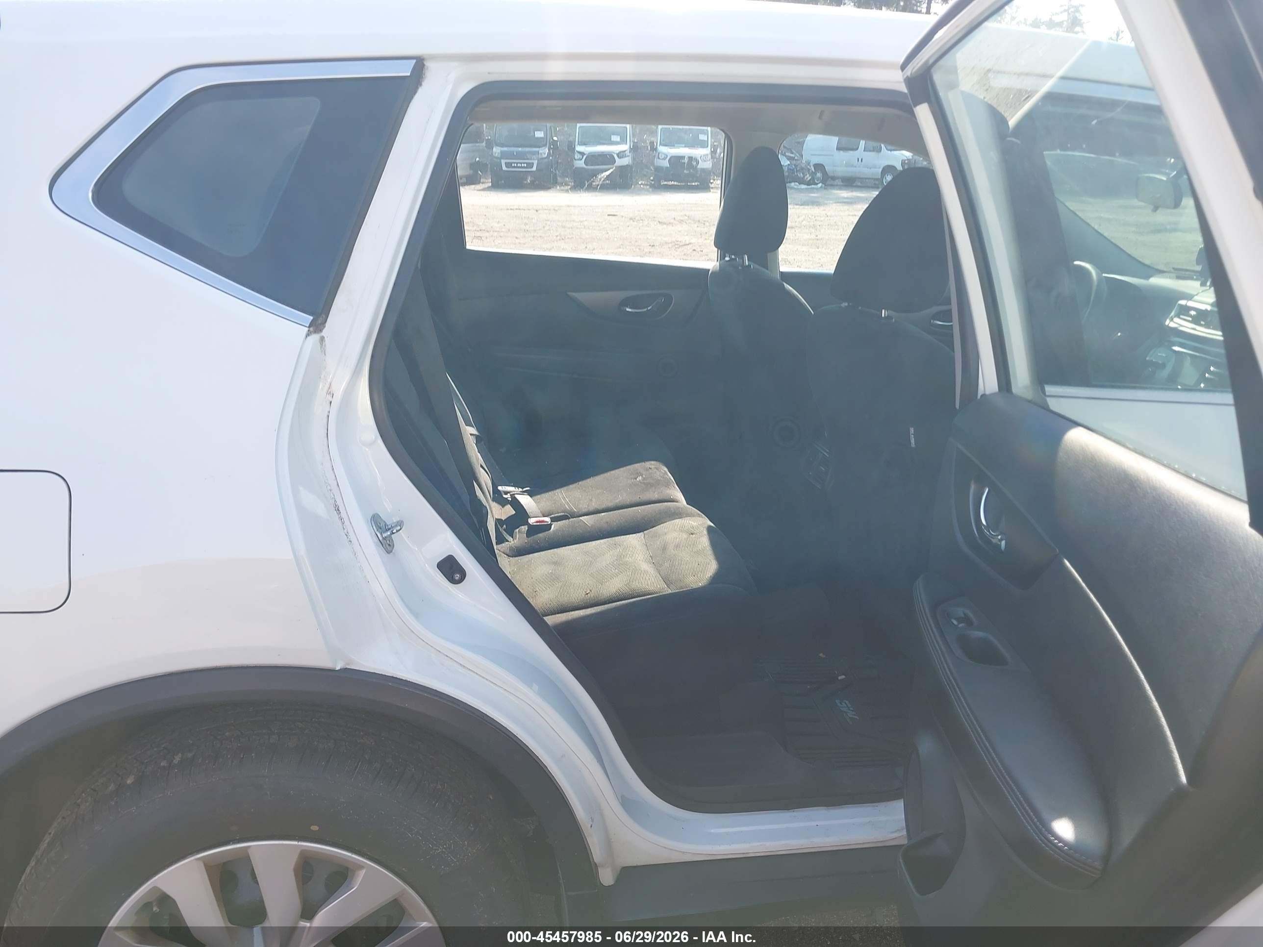 2014 Nissan Rogue S White vin: 5N1AT2MV4EC753898