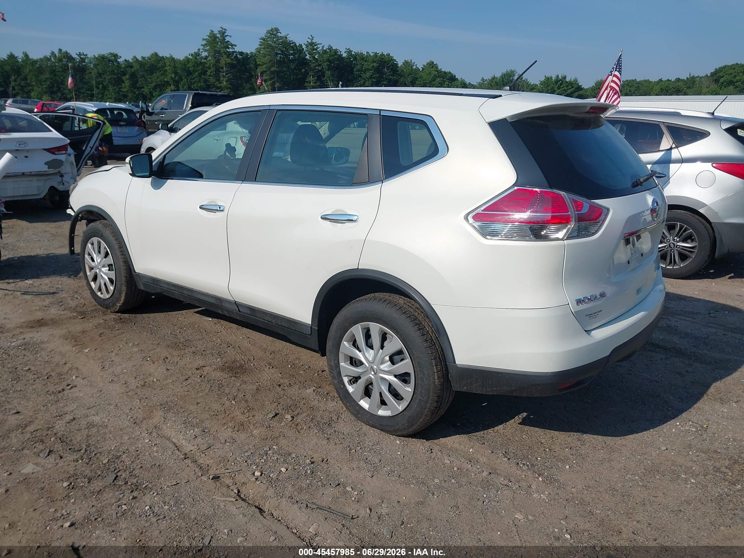 2014 Nissan Rogue S White vin: 5N1AT2MV4EC753898