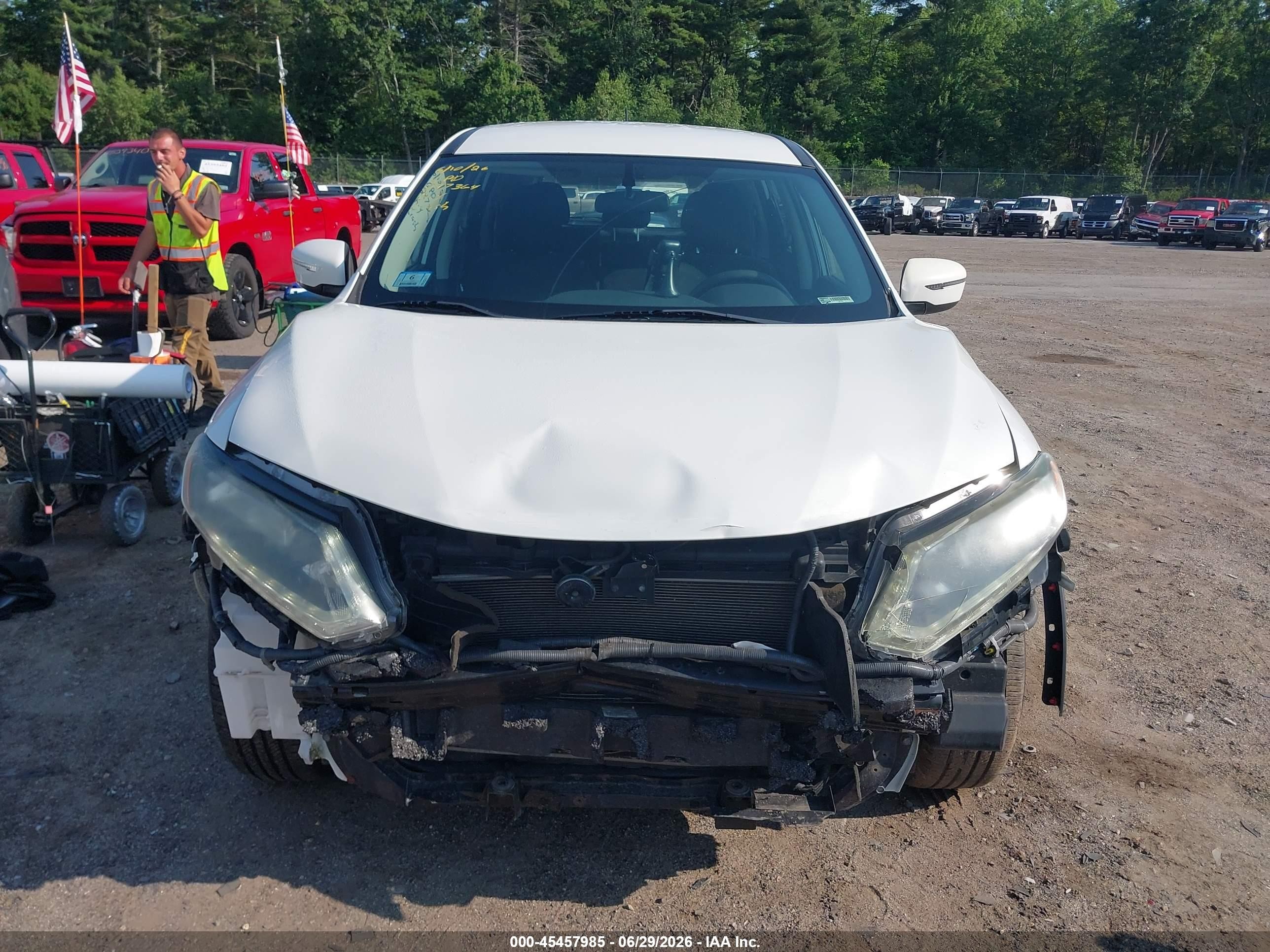 2014 Nissan Rogue S White vin: 5N1AT2MV4EC753898