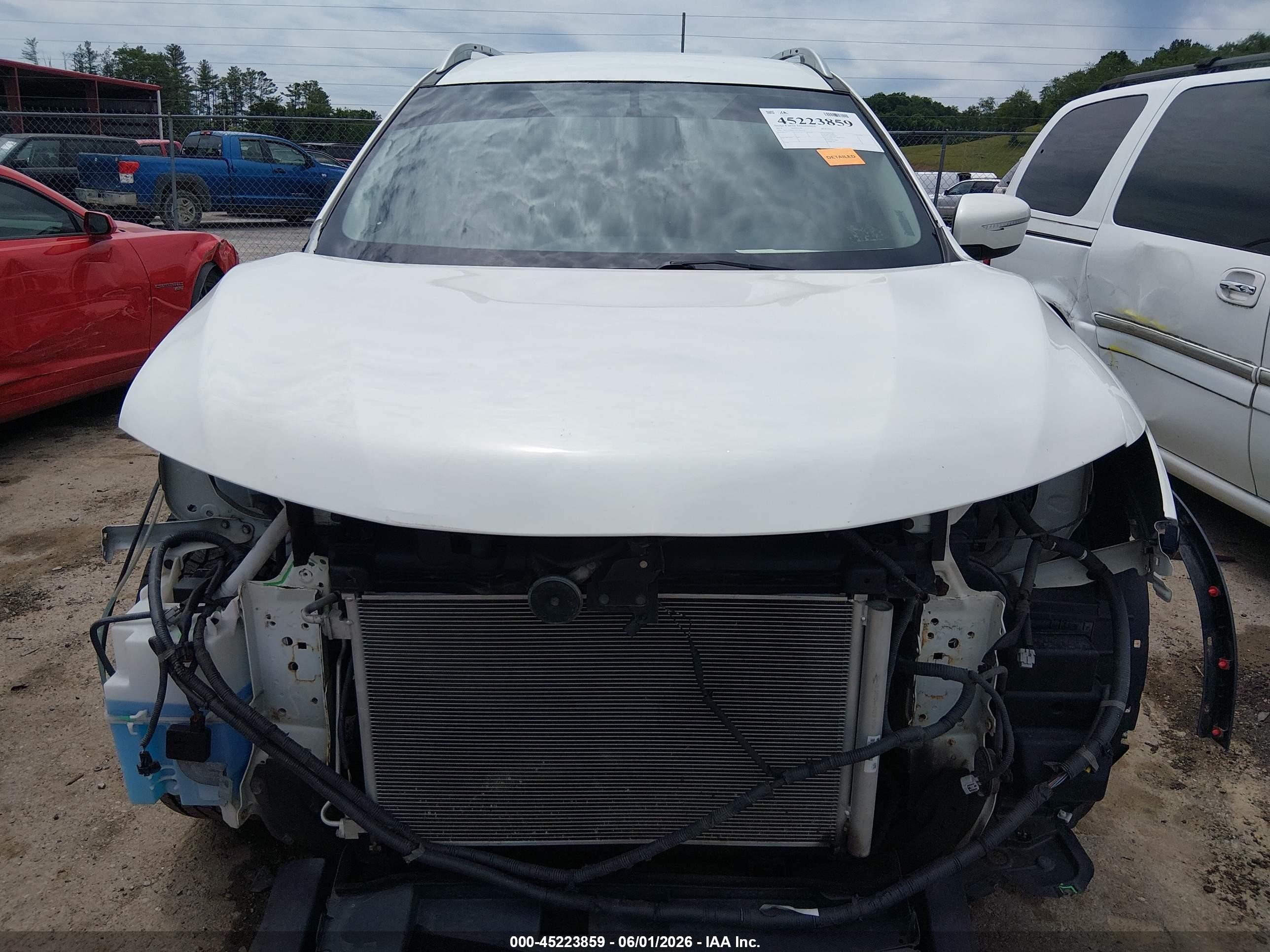 2014 Nissan Rogue Sv White vin: 5N1AT2MV4EC766151