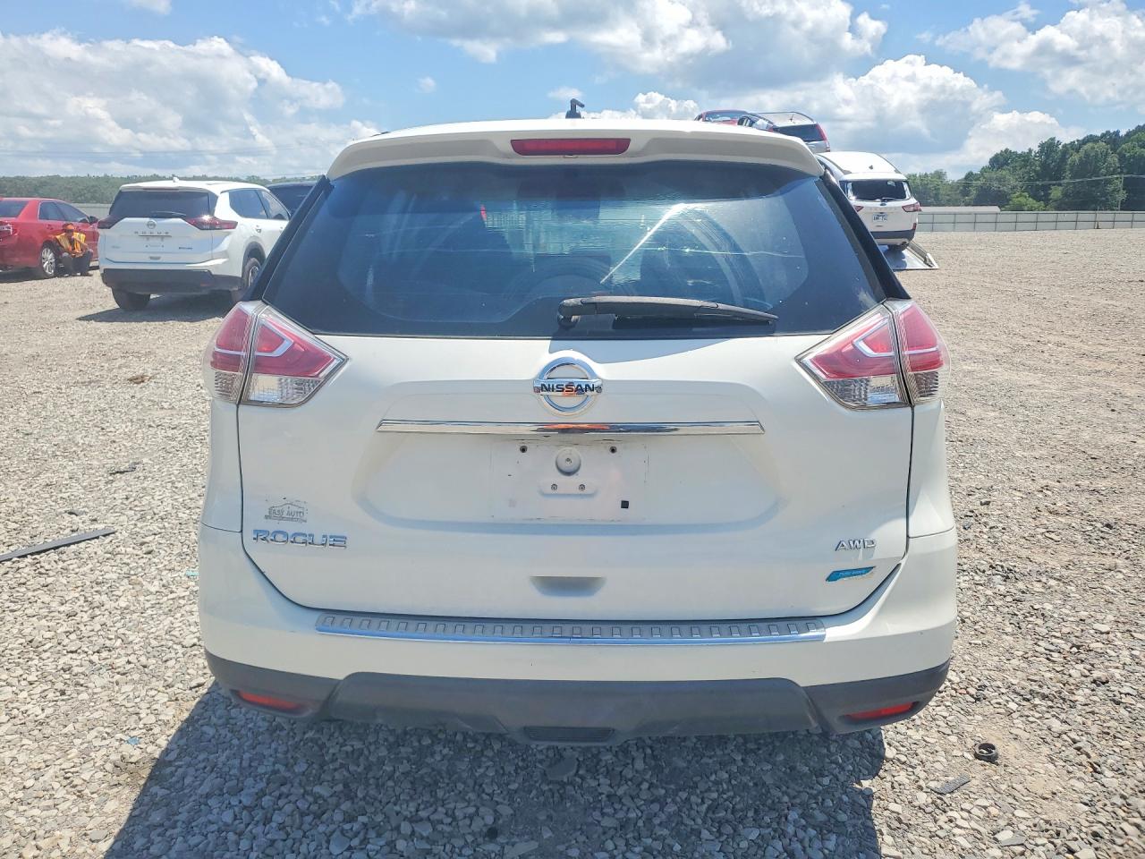 2014 Nissan Rogue S White vin: 5N1AT2MV4EC814750