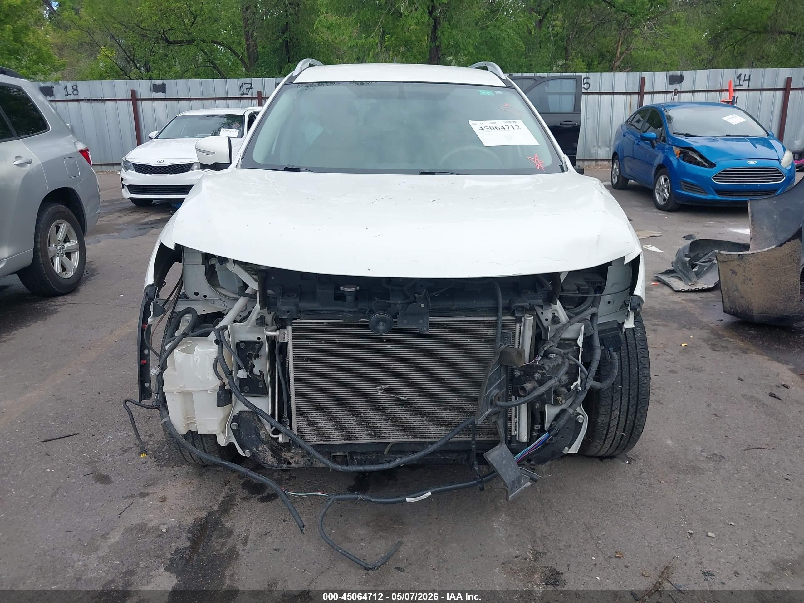 2014 Nissan Rogue Sv White vin: 5N1AT2MV4EC821455