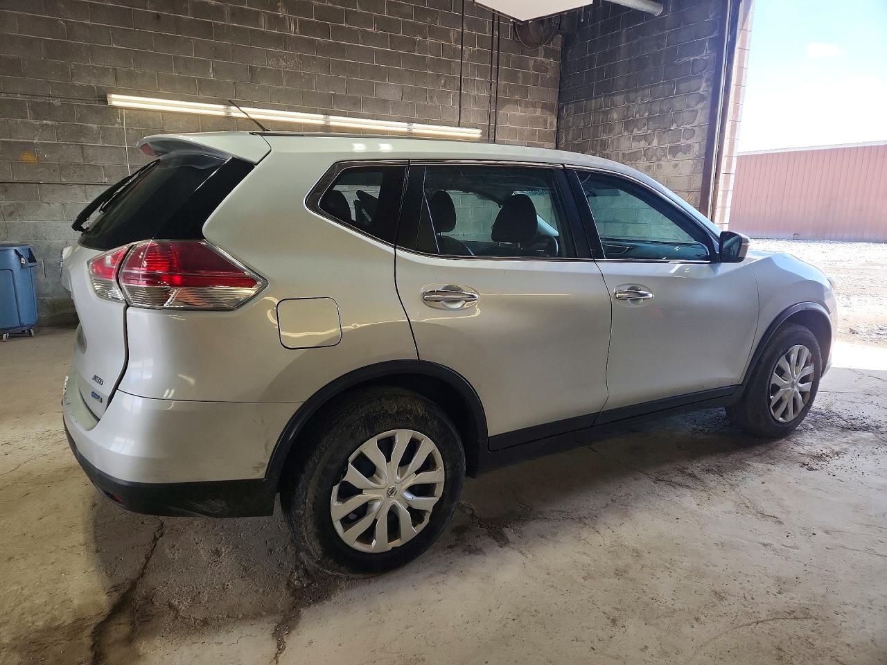 2014 Nissan Rogue S Silver vin: 5N1AT2MV4EC832276