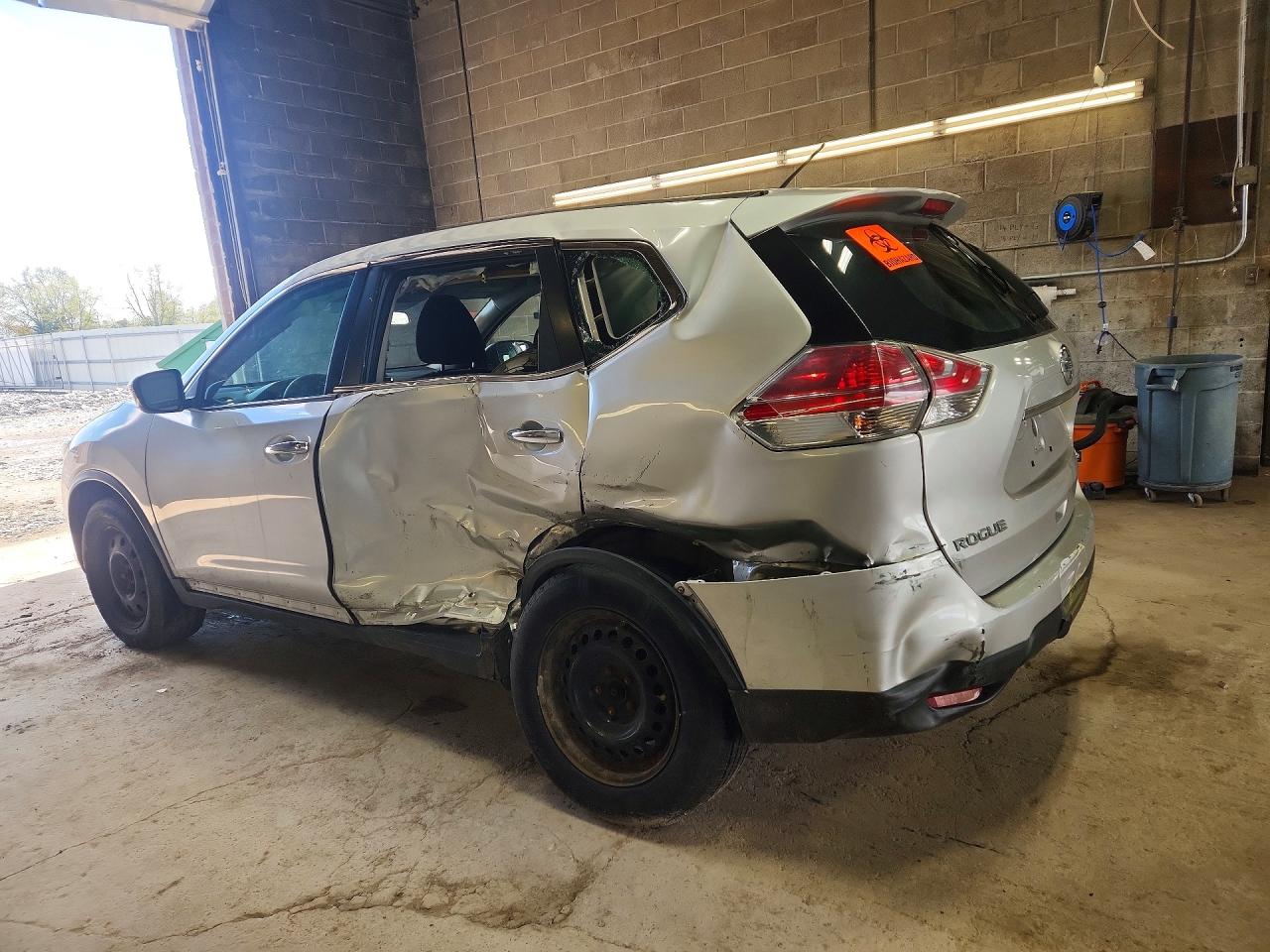 2014 Nissan Rogue S Silver vin: 5N1AT2MV4EC832276