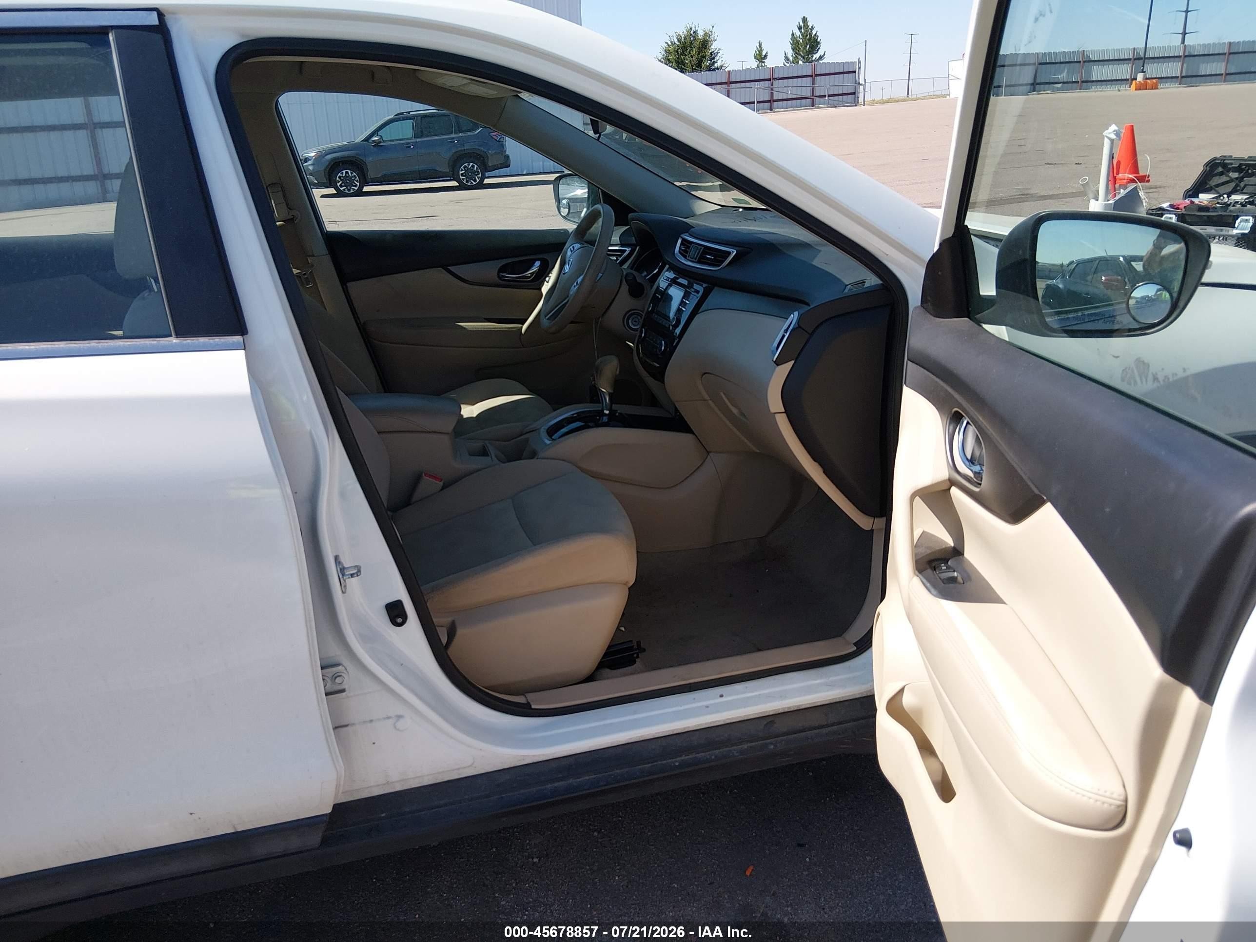 2015 Nissan Rogue S White vin: 5N1AT2MV4FC821439