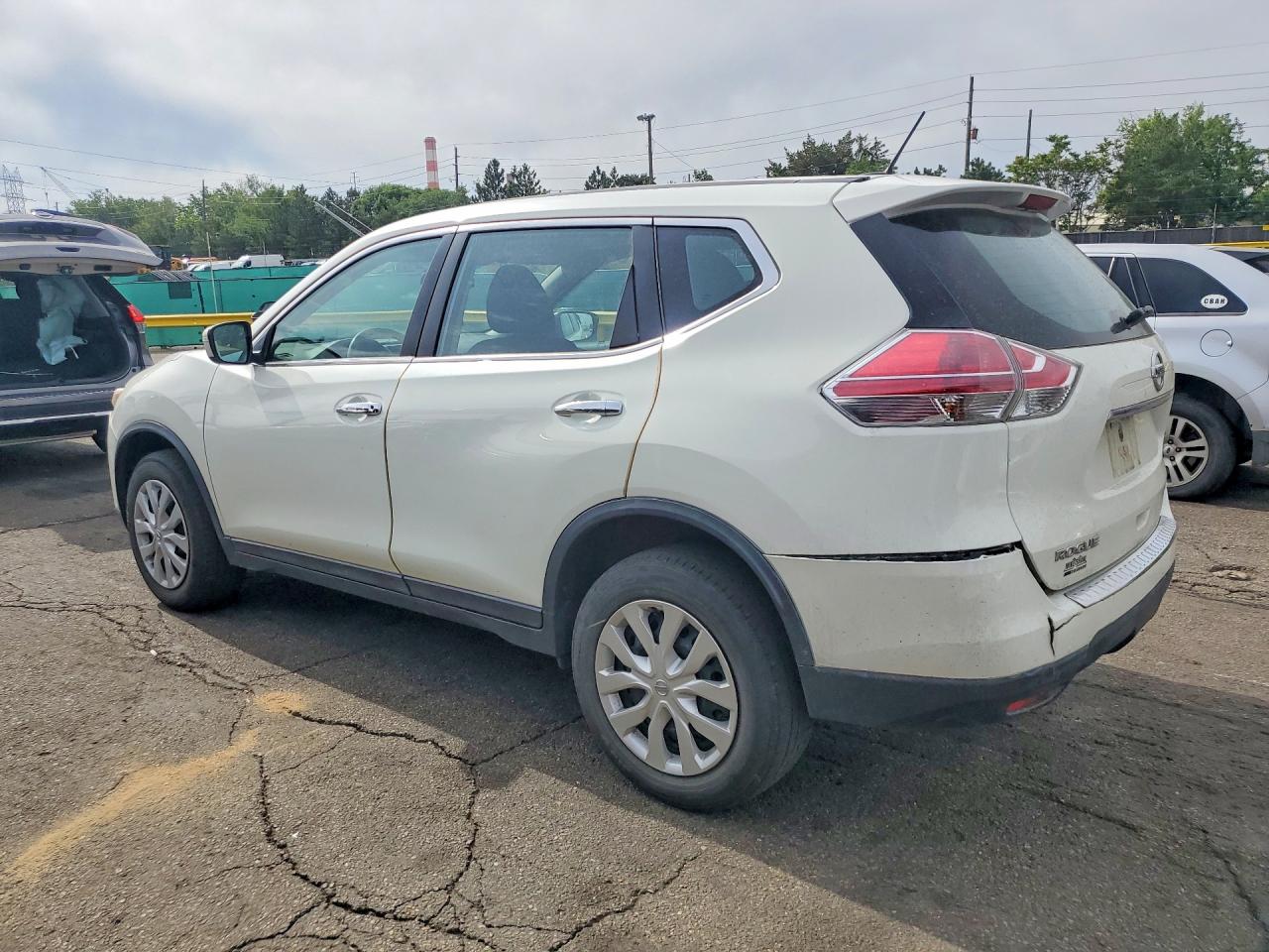 2015 Nissan Rogue S White vin: 5N1AT2MV4FC831646