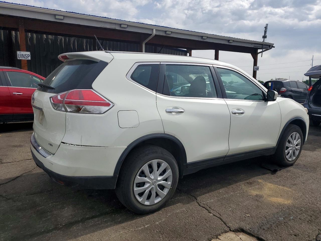 2015 Nissan Rogue S White vin: 5N1AT2MV4FC831646