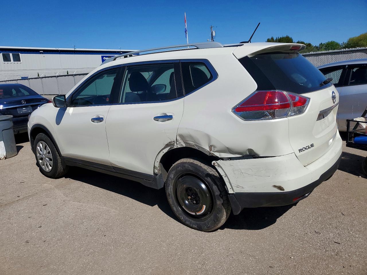2015 Nissan Rogue S White vin: 5N1AT2MV4FC845305