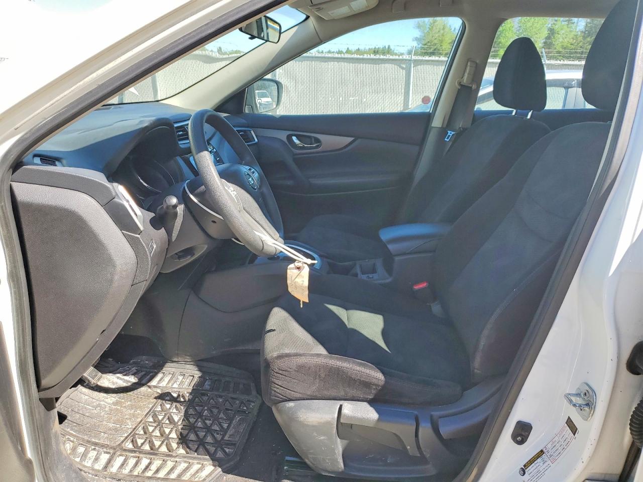 2015 Nissan Rogue S White vin: 5N1AT2MV4FC845305