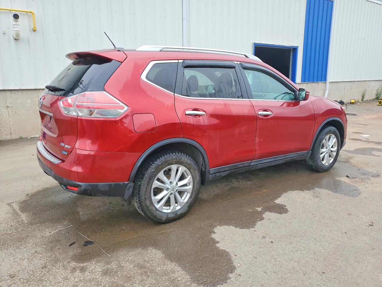 2015 Nissan Rogue S Red vin: 5N1AT2MV4FC889580