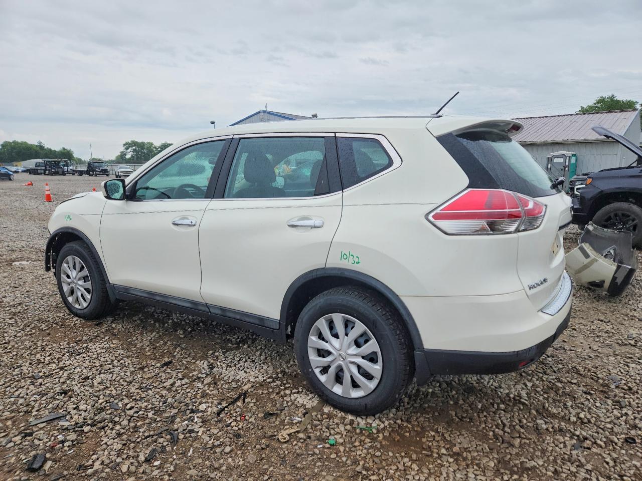 2014 Nissan Rogue S White vin: 5N1AT2MV5EC855033