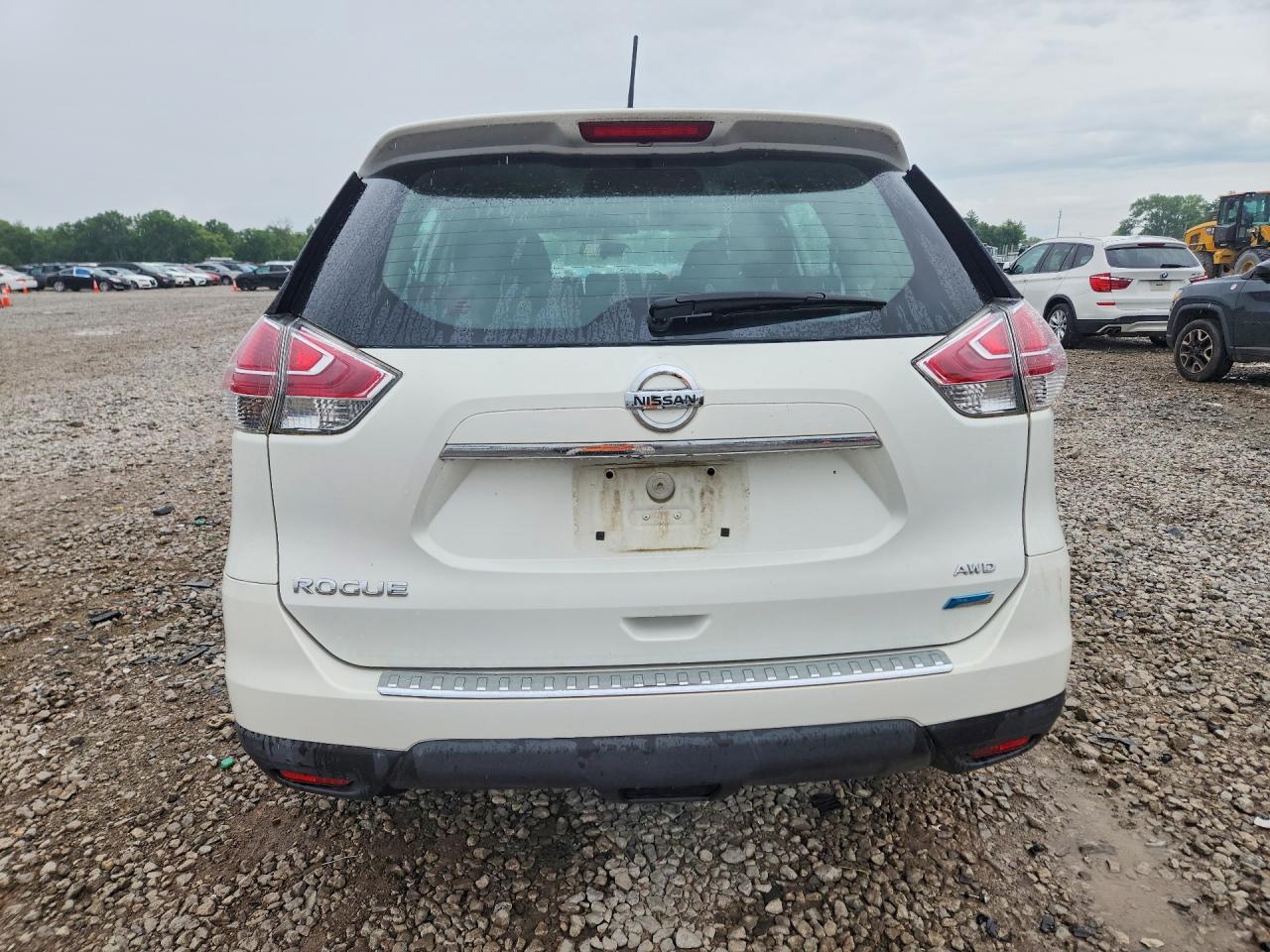2014 Nissan Rogue S White vin: 5N1AT2MV5EC855033