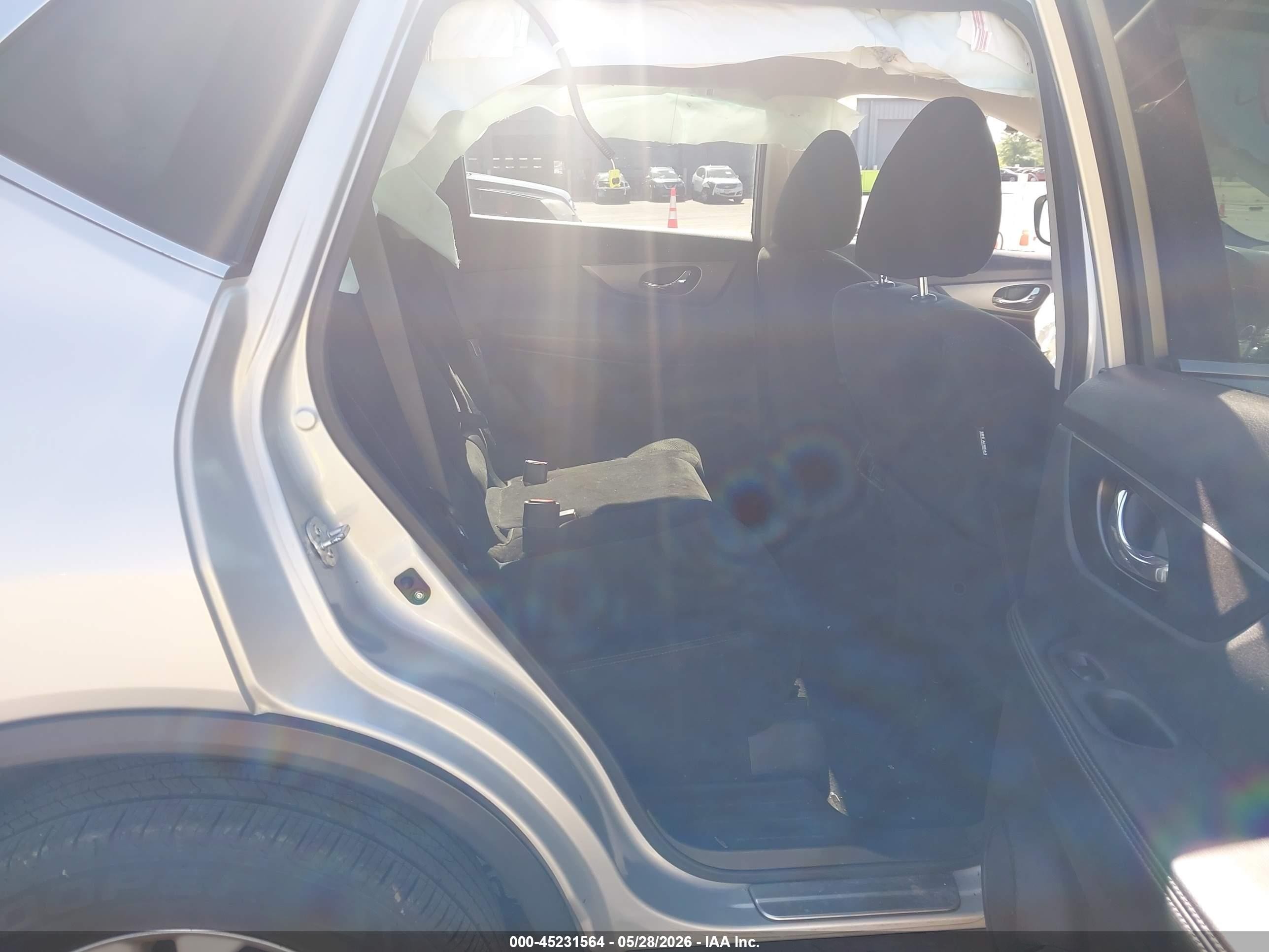 2015 Nissan Rogue Sv Silver vin: 5N1AT2MV5FC752213